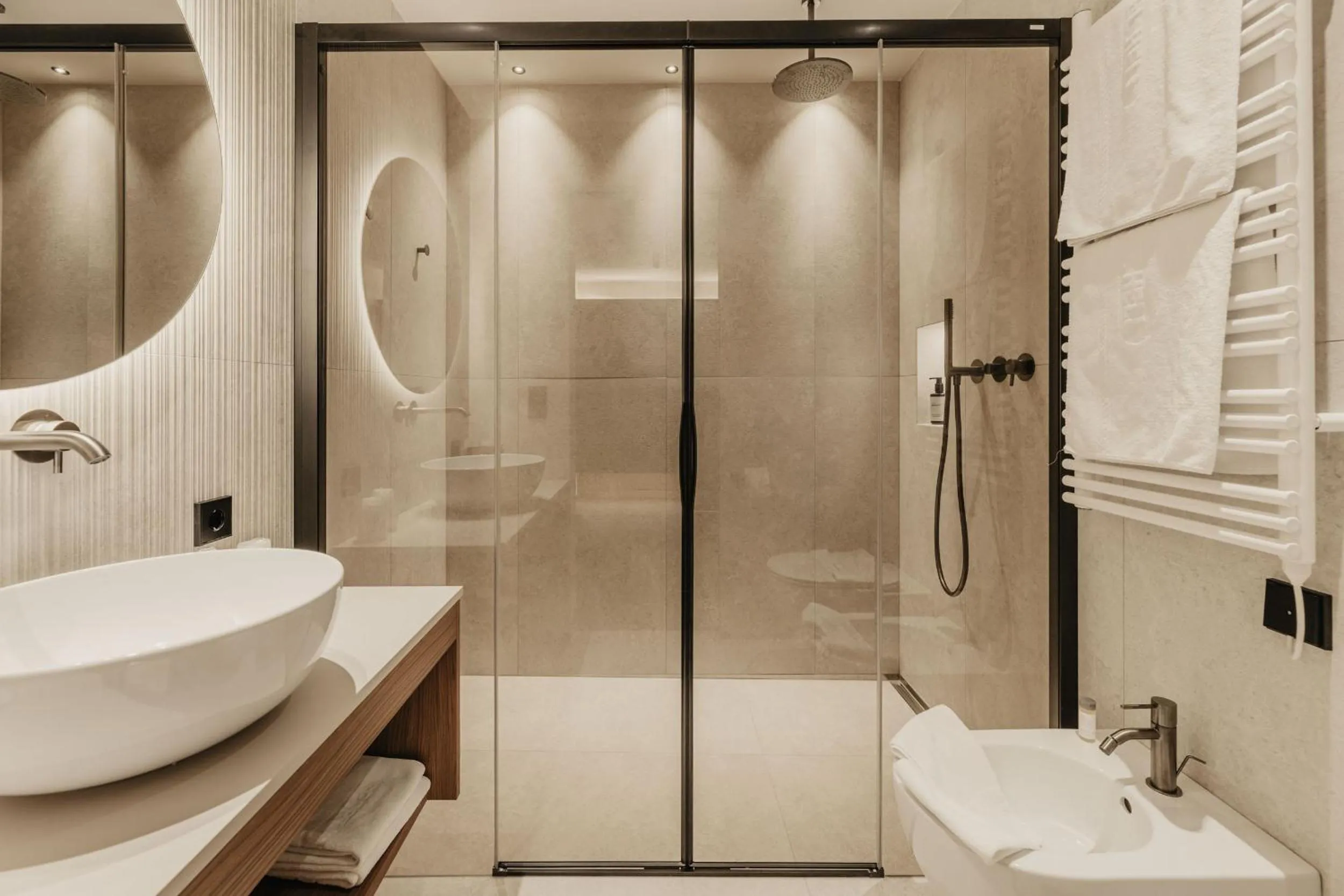 Shower in Hotel Hell