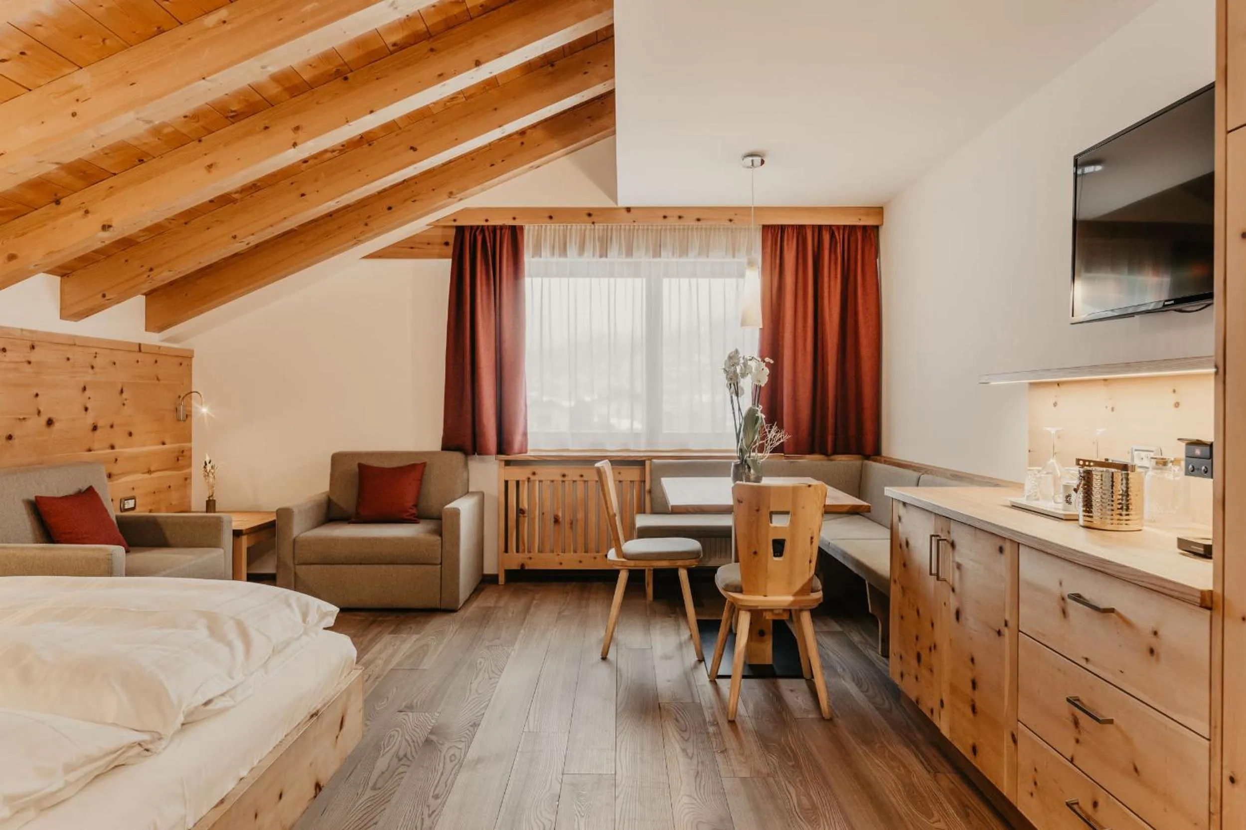 Bedroom, Bed in Hotel Hell