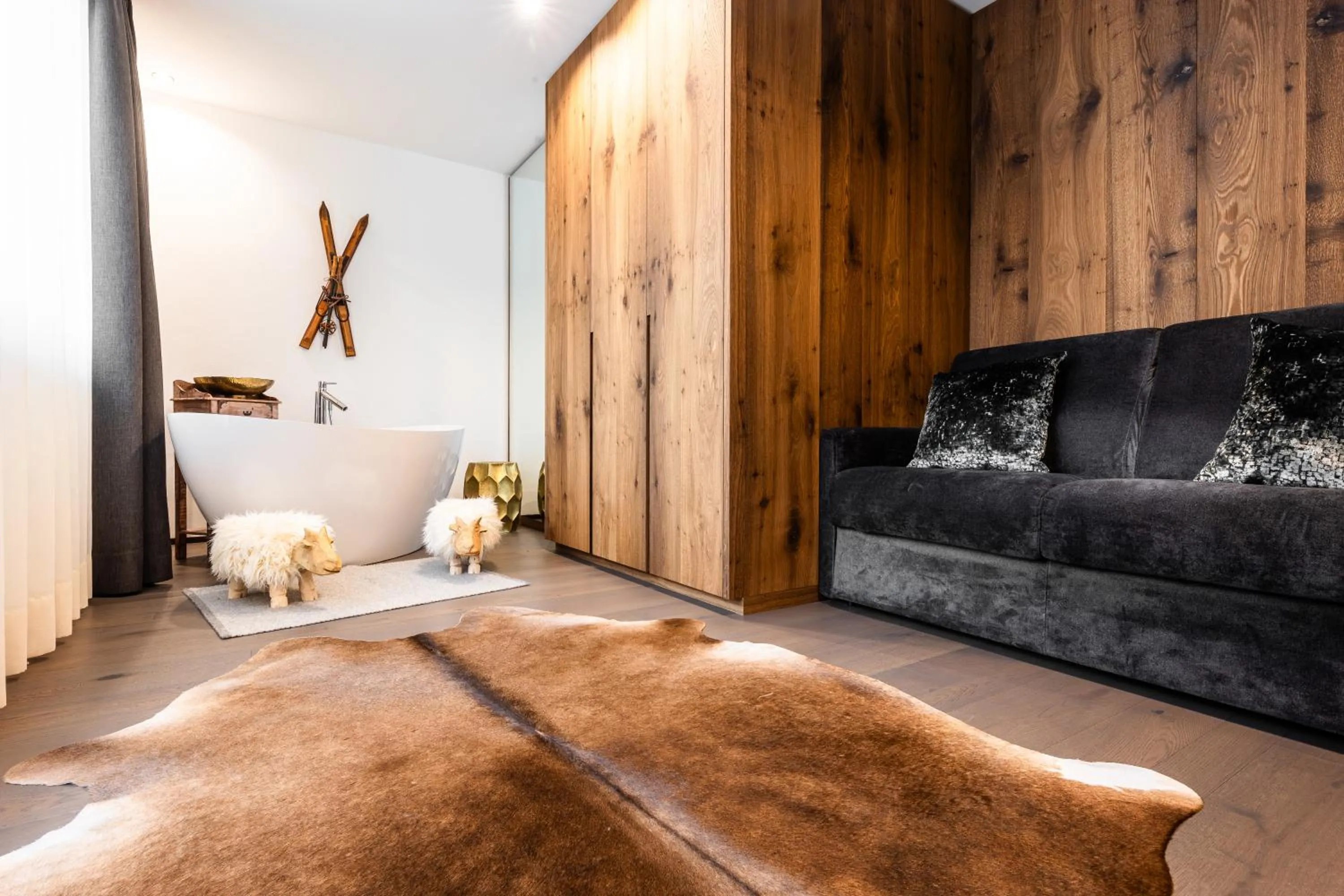 Living room, Bed in Hotel Hell