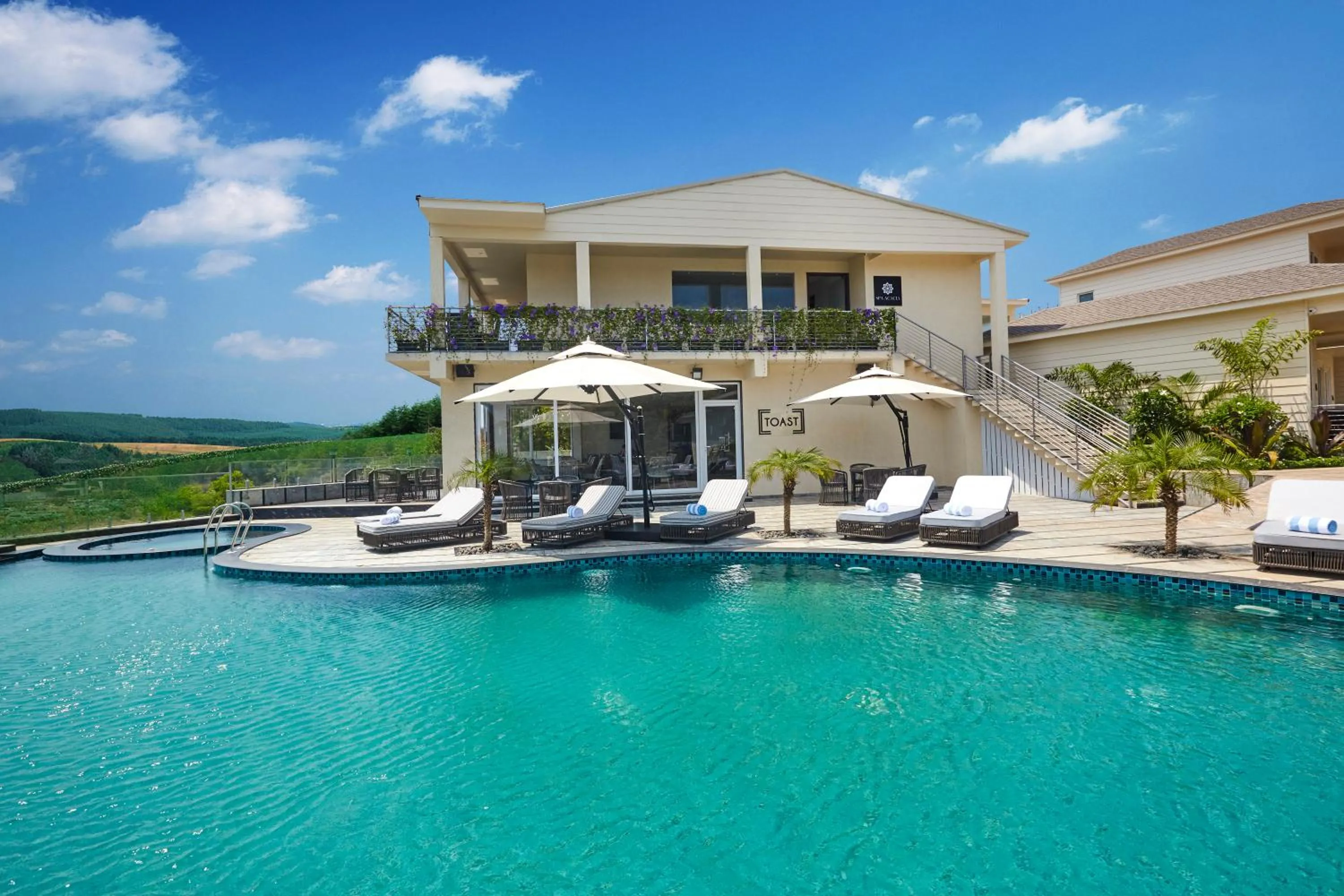 Swimming pool in The Acacia Morjim