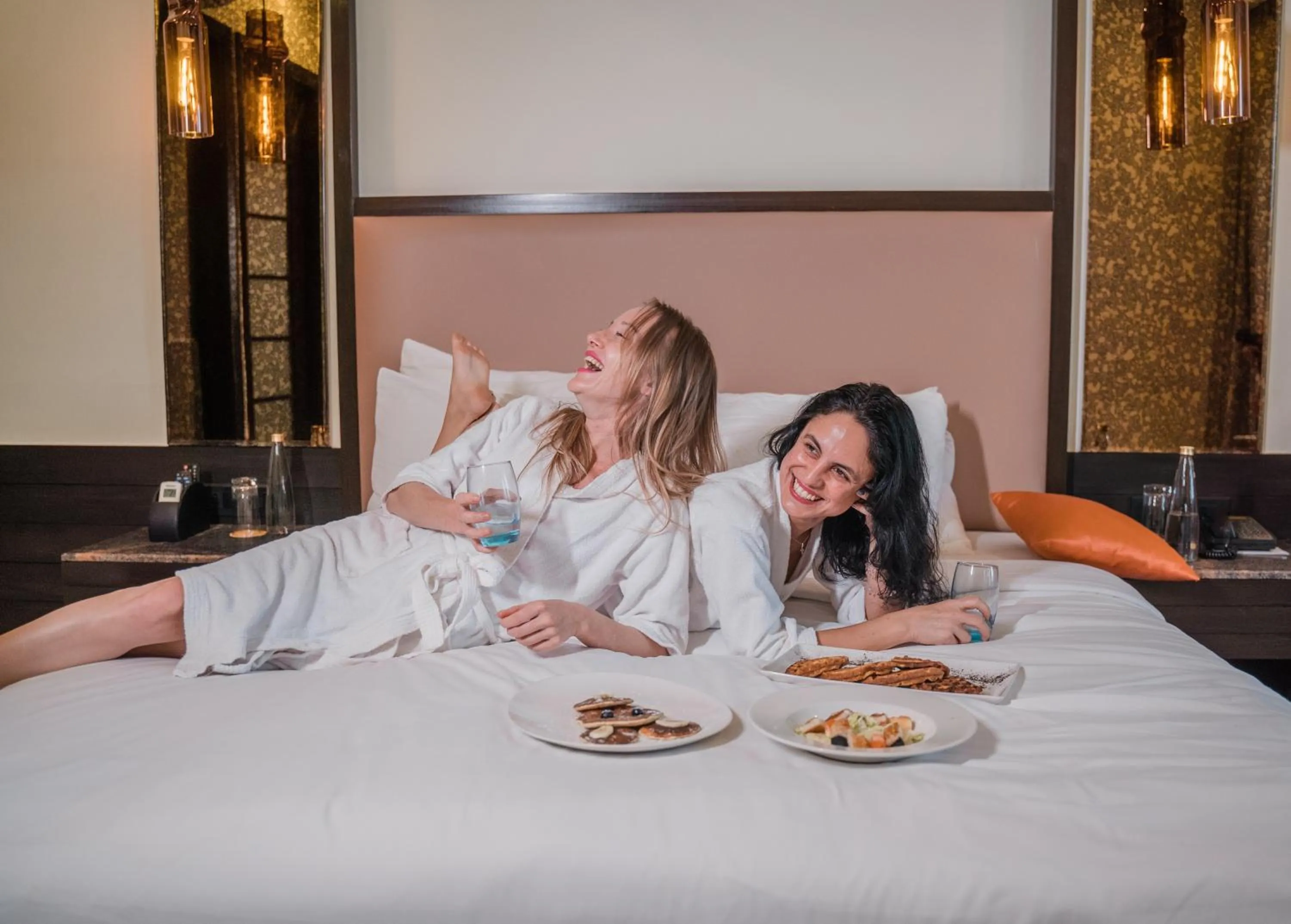Food and drinks, Bed in The Acacia Morjim