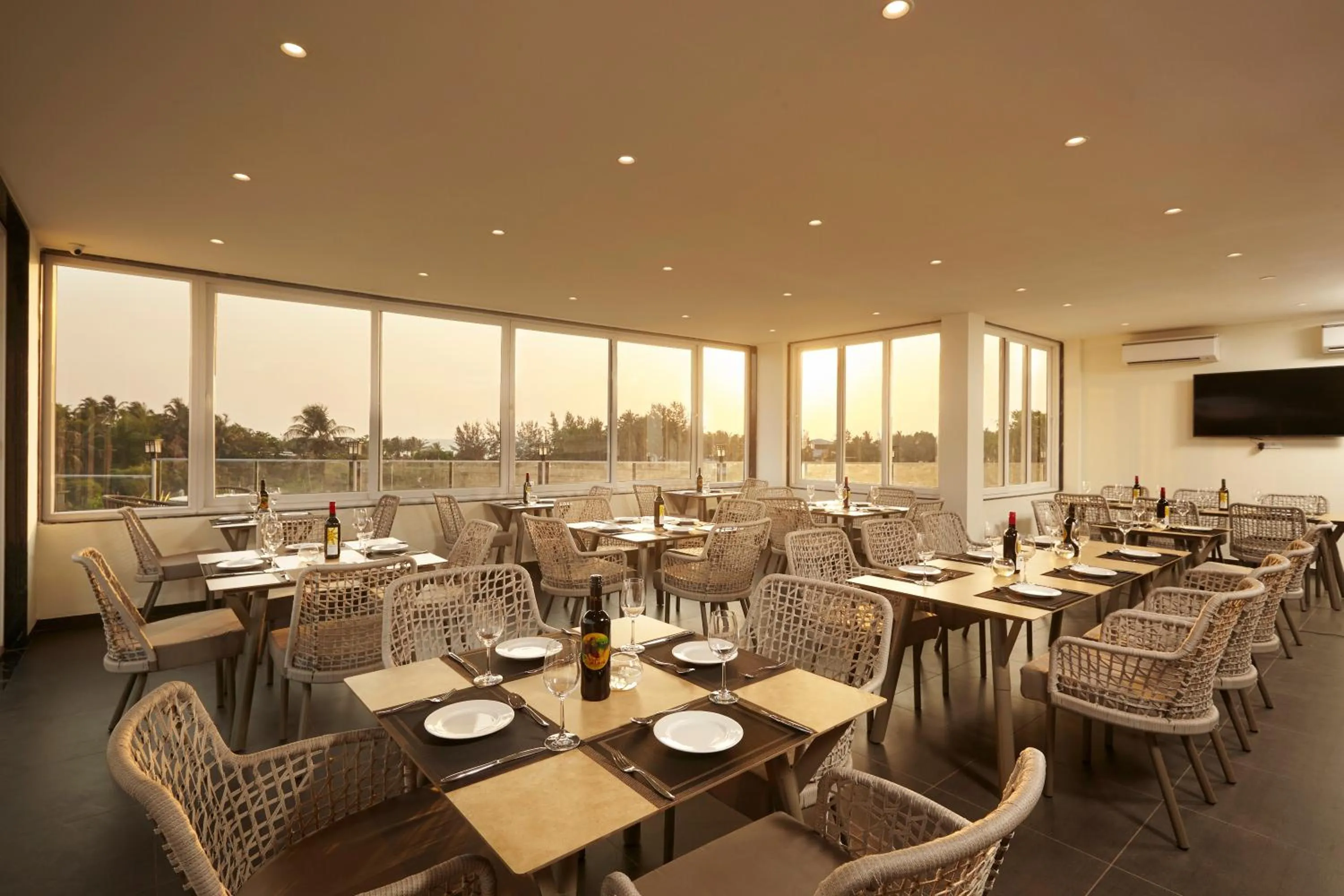 Restaurant/places to eat in The Acacia Morjim