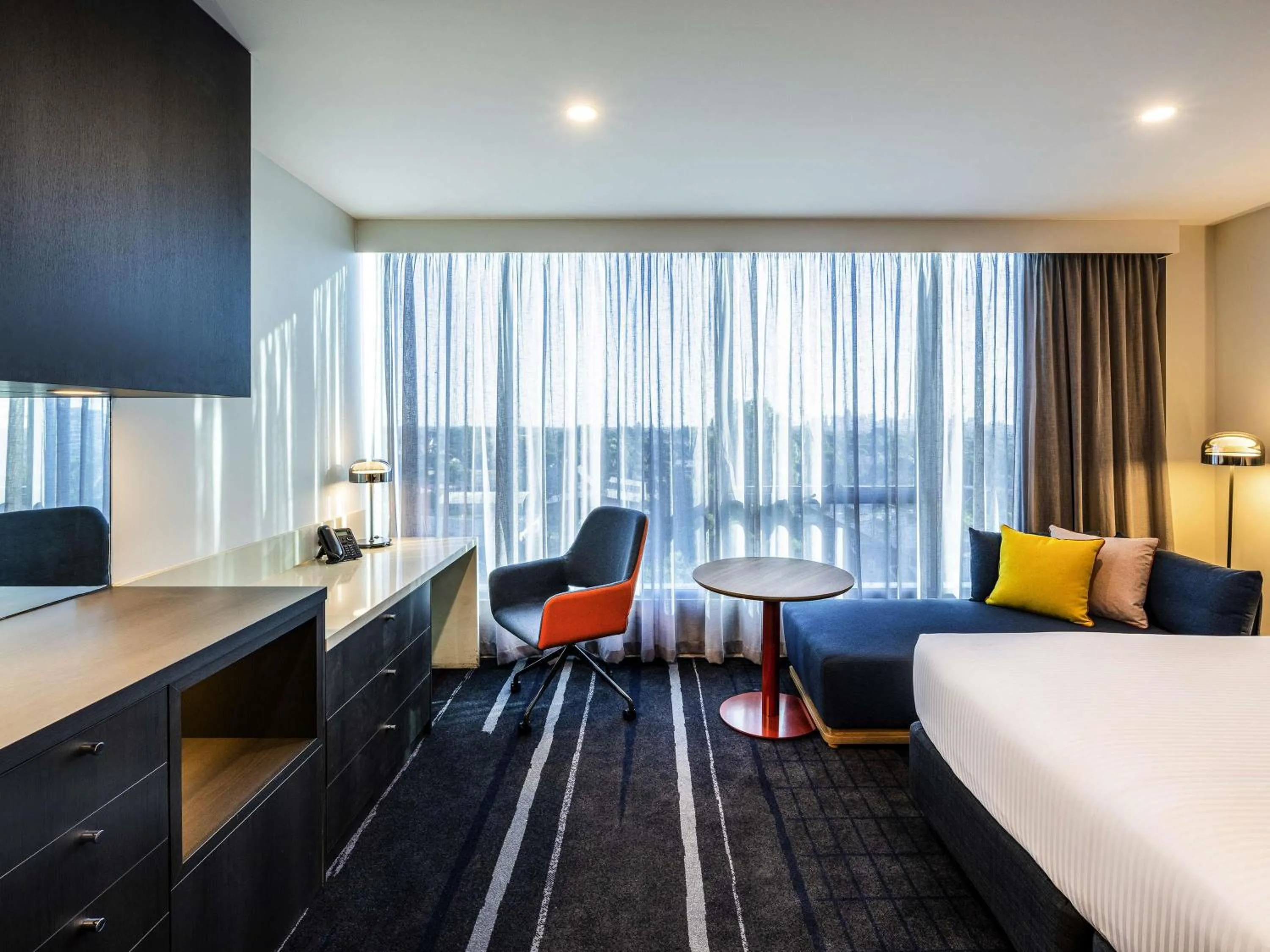 Bedroom, Bed in Novotel Melbourne Preston