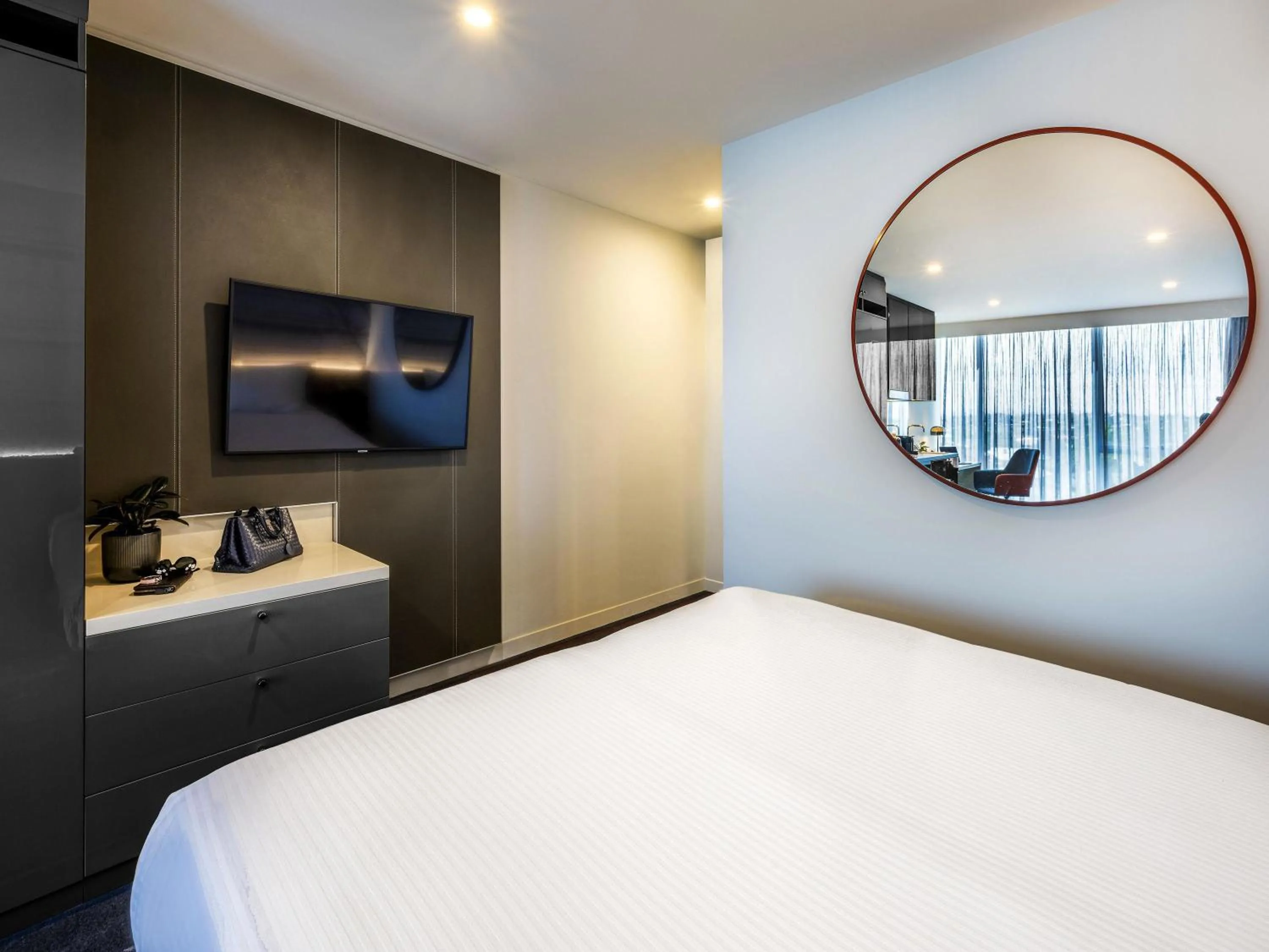 Bedroom, Bed in Novotel Melbourne Preston