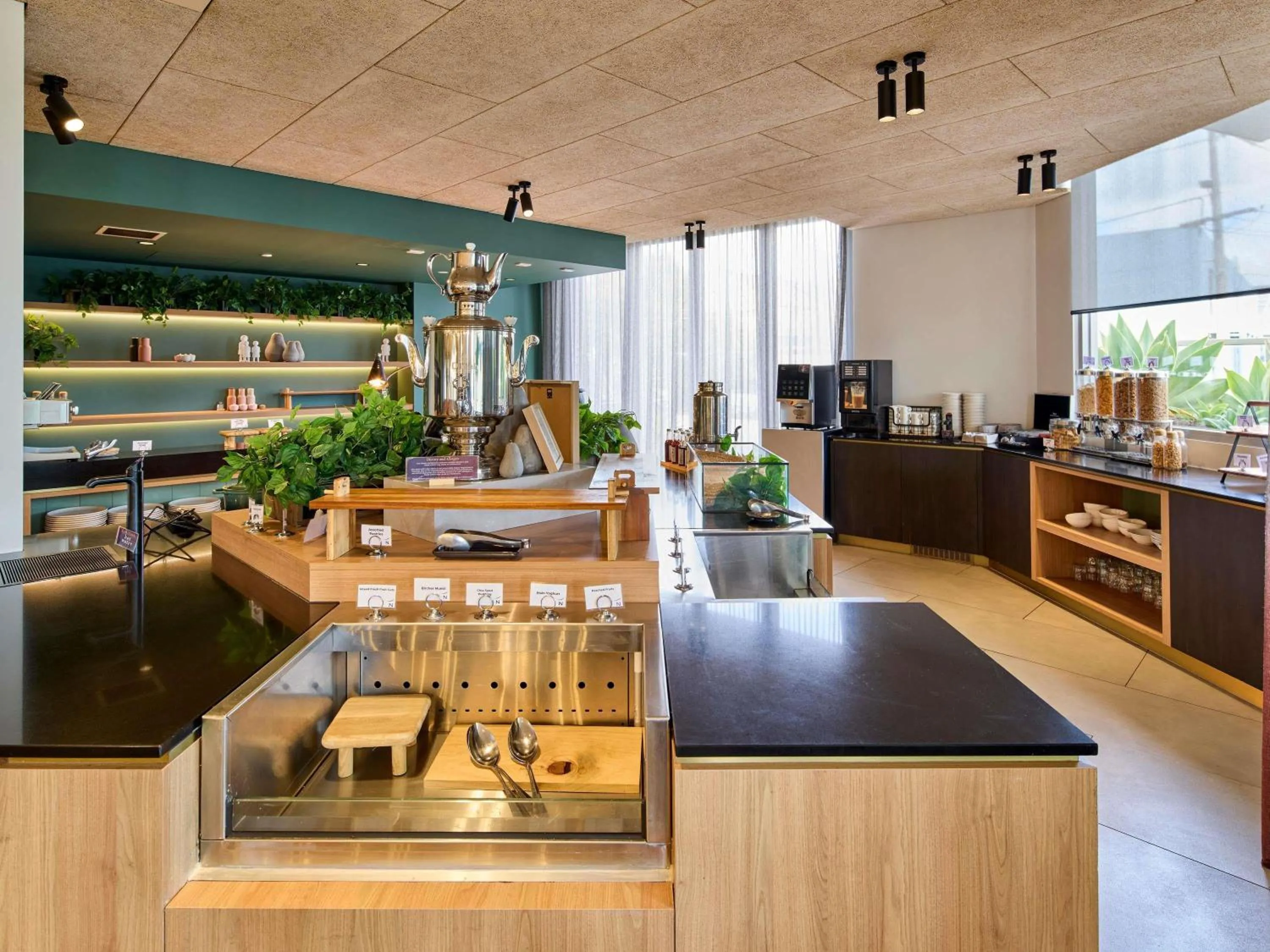 Restaurant/places to eat in Novotel Melbourne Preston