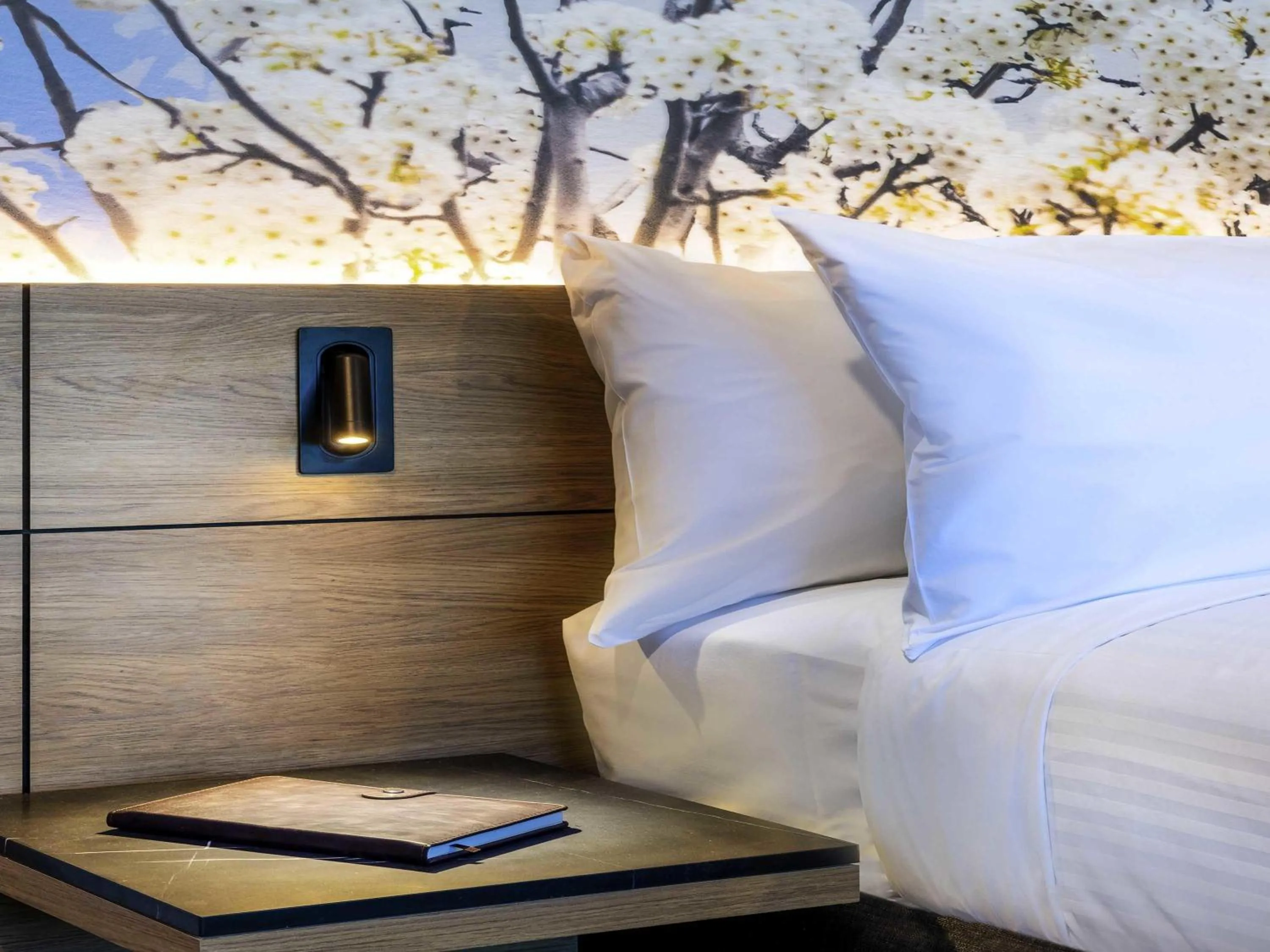 Bedroom, Bed in Novotel Melbourne Preston