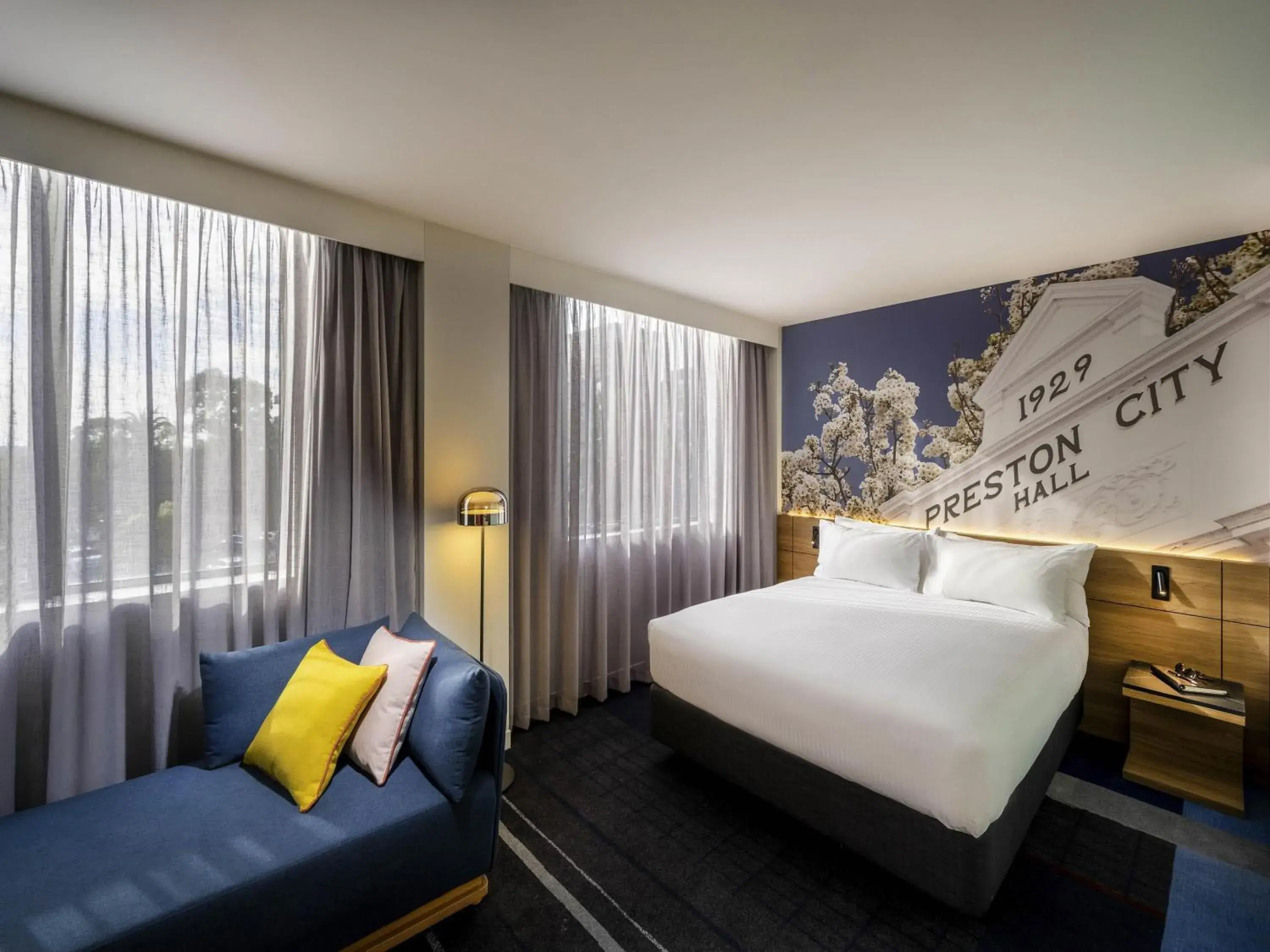 Deluxe Queen Room in Novotel Melbourne Preston Deluxe Queen Room in Novotel Melbourne Preston