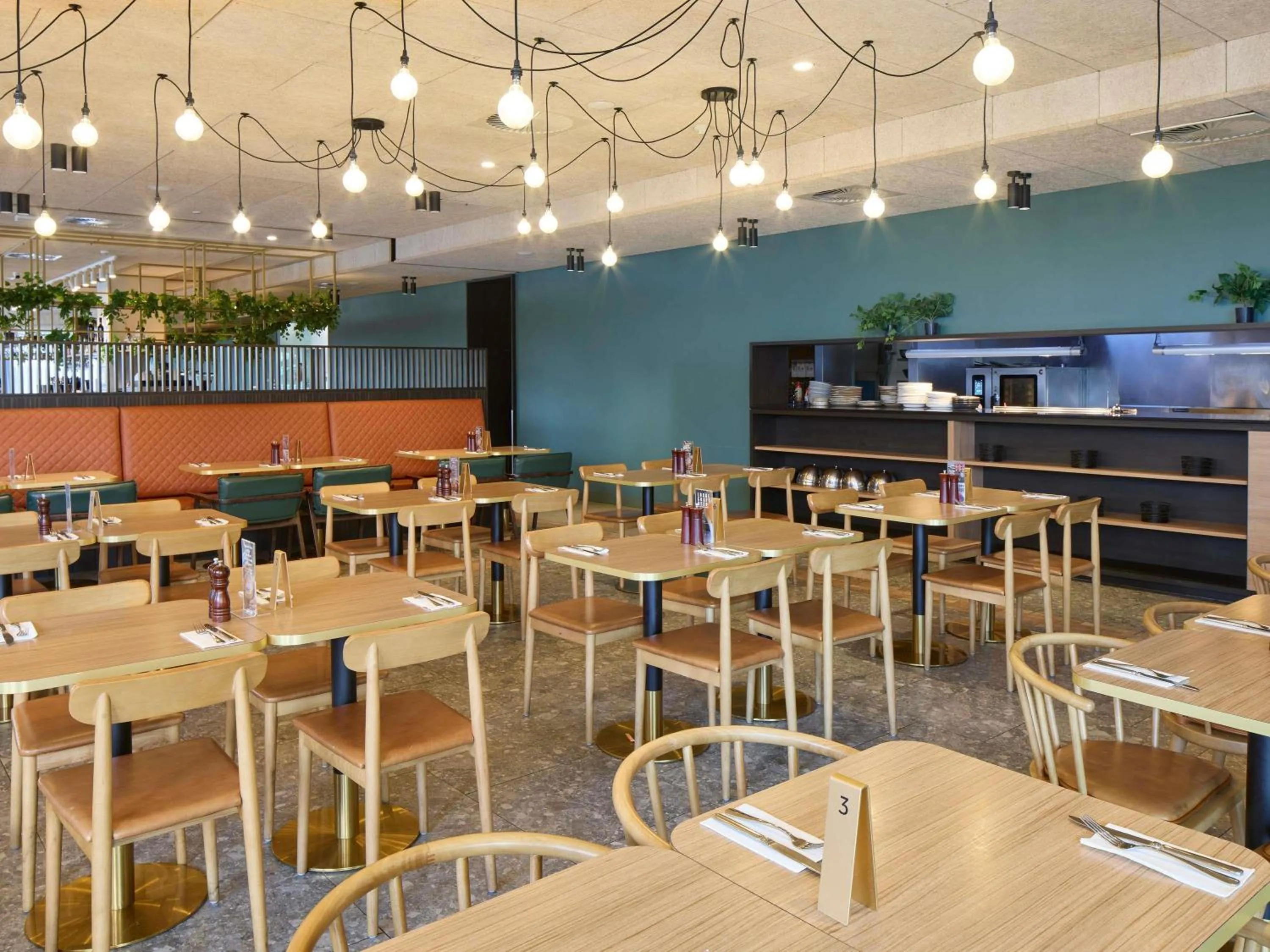 Restaurant/places to eat in Novotel Melbourne Preston