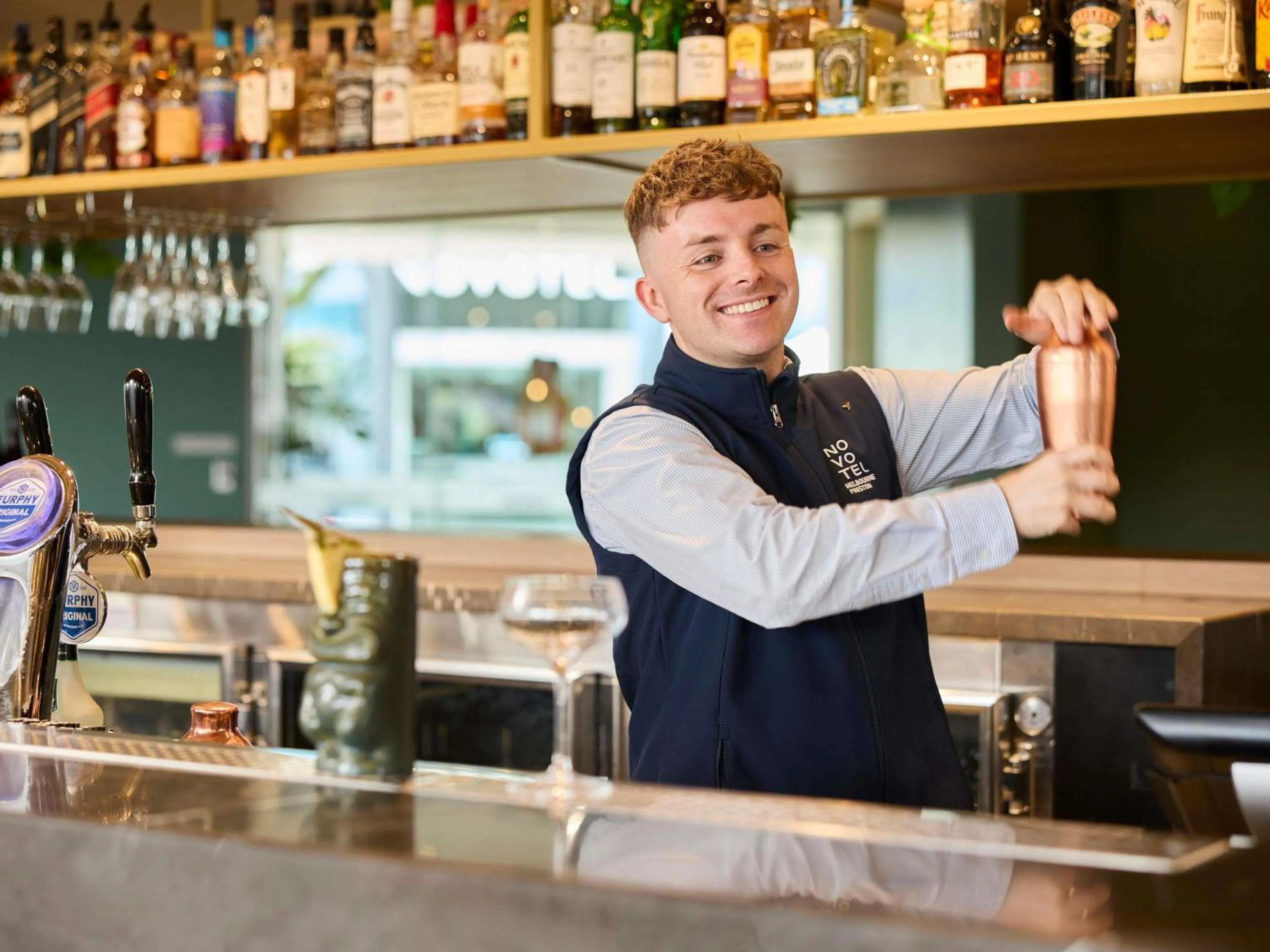 Lounge or bar in Novotel Melbourne Preston