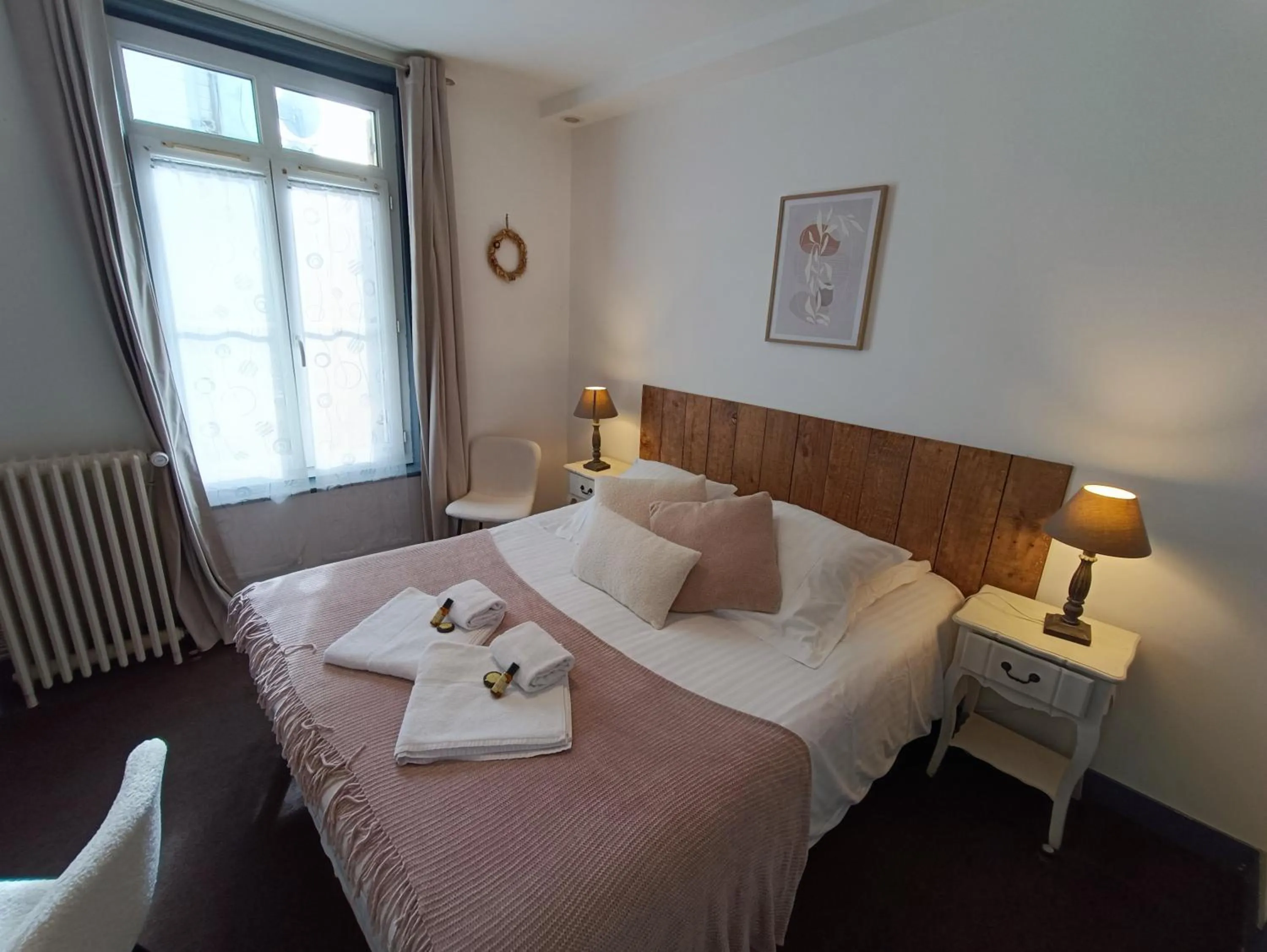 Photo of the whole room, Bed in Chambres d'Hôtes La petite Salamandre