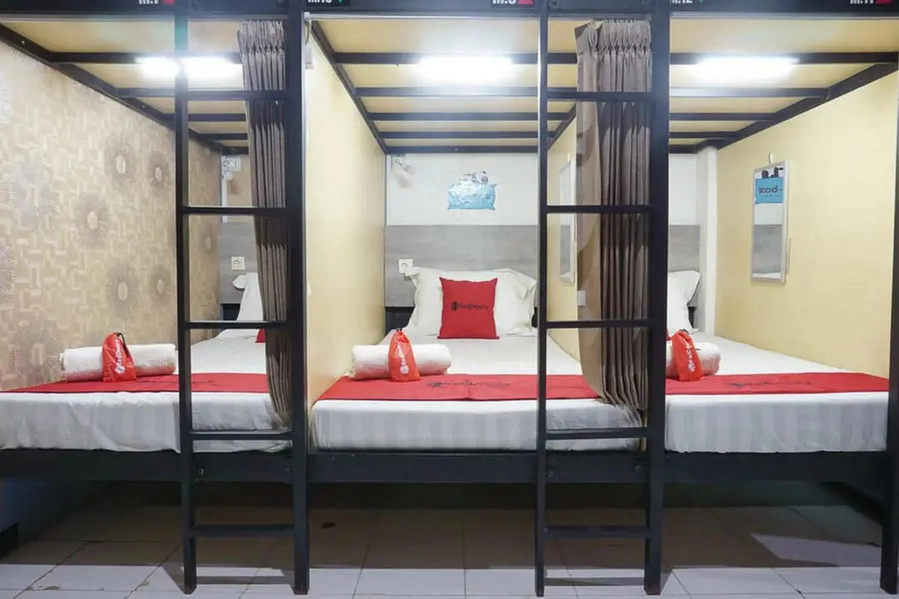 Bedroom, Bed in RedDoorz near Museum Angkut Batu 2 Bedroom, Bed in RedDoorz near Museum Angkut Batu 2