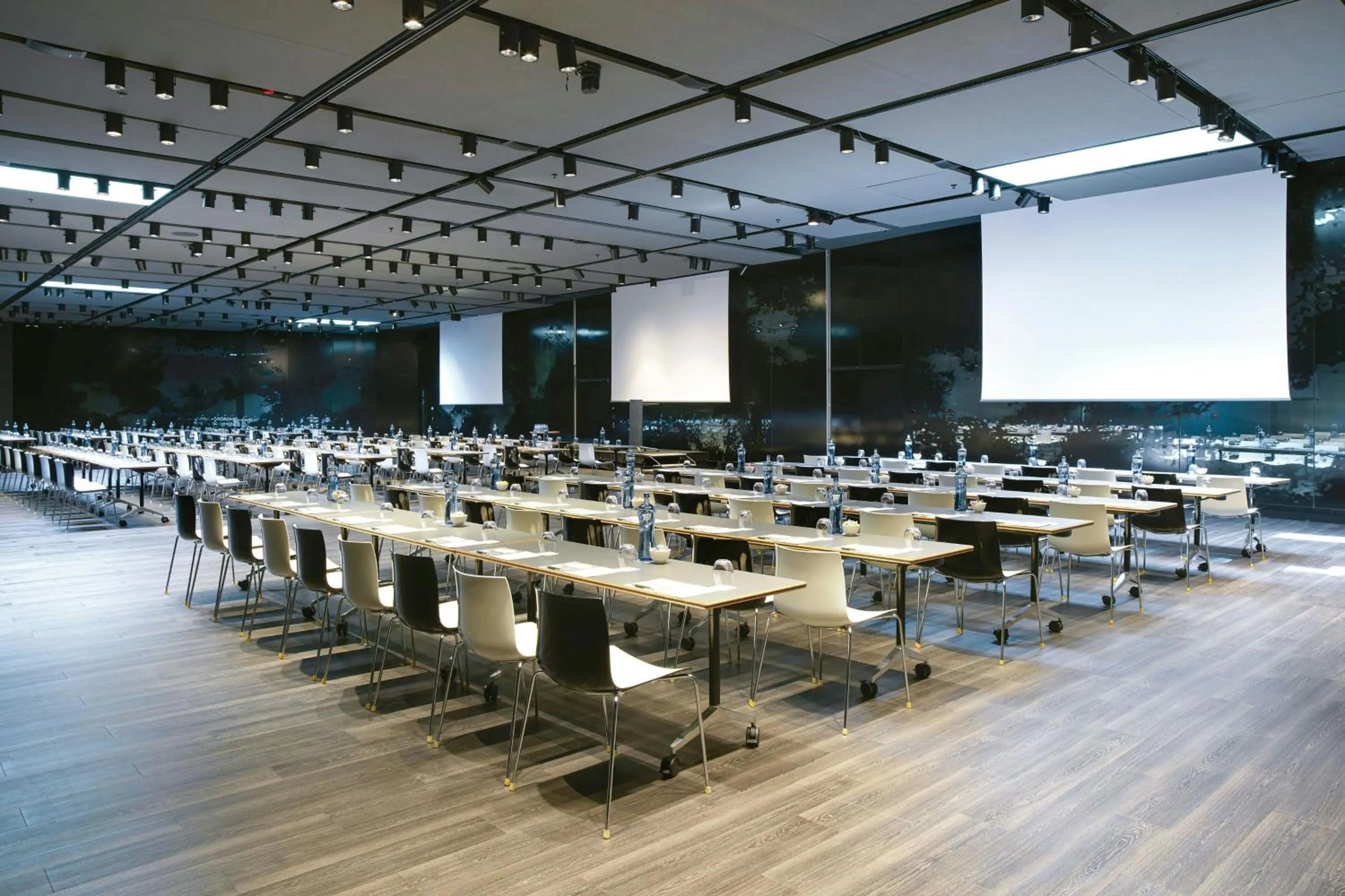 Meeting/conference room in Renaissance Barcelona Fira Hotel