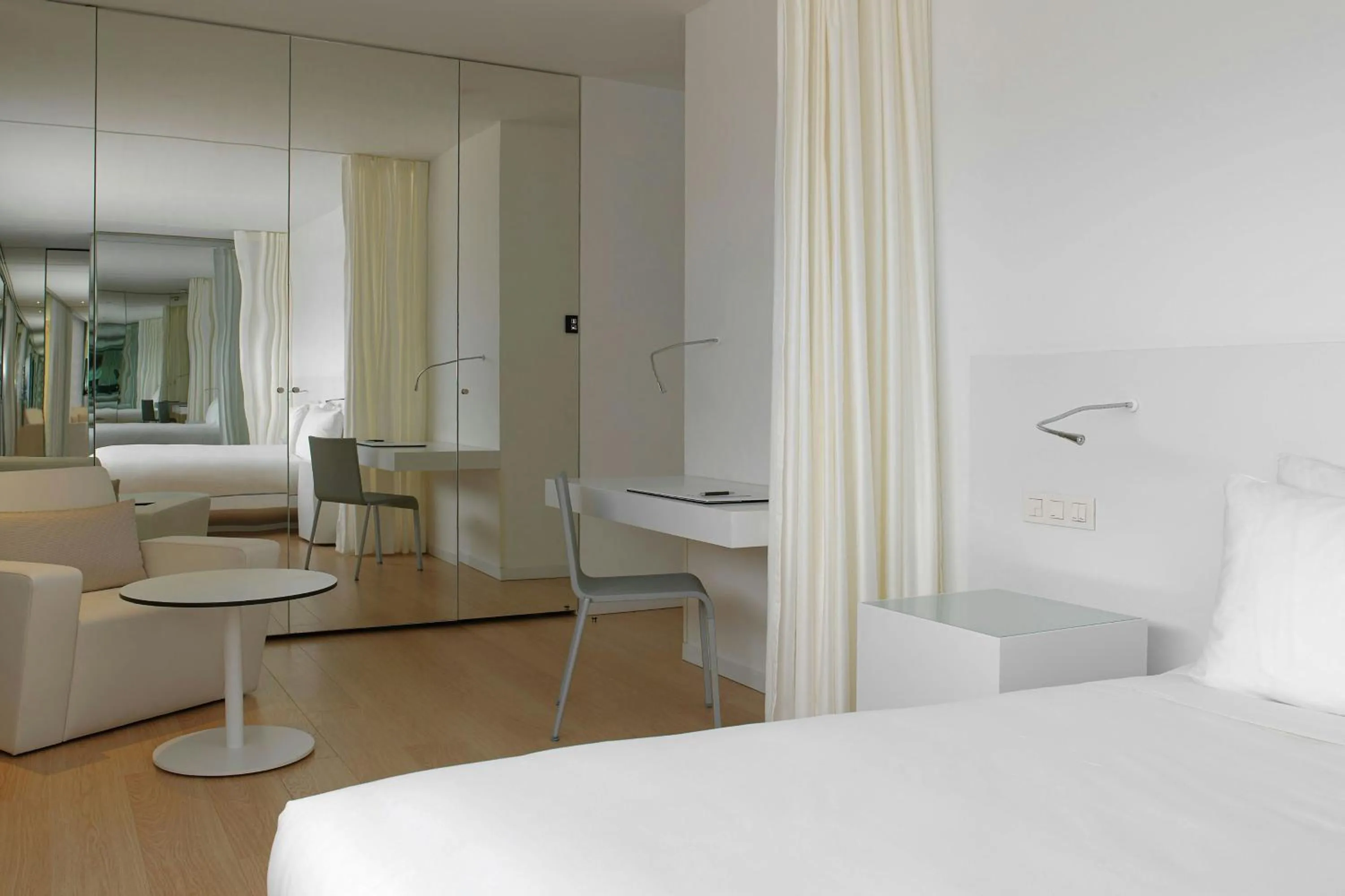 Photo of the whole room, Bed in Renaissance Barcelona Fira Hotel