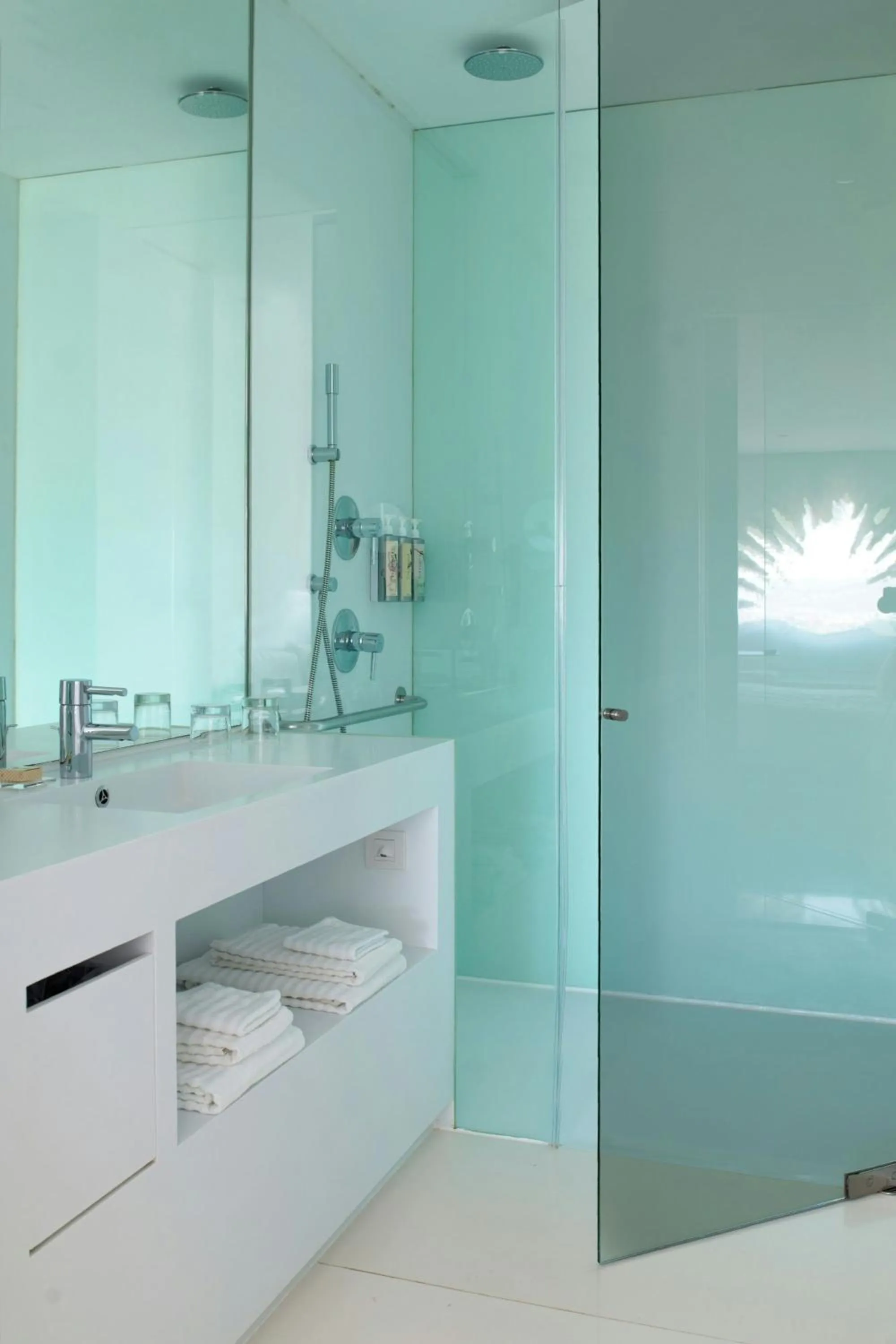 Bathroom in Renaissance Barcelona Fira Hotel