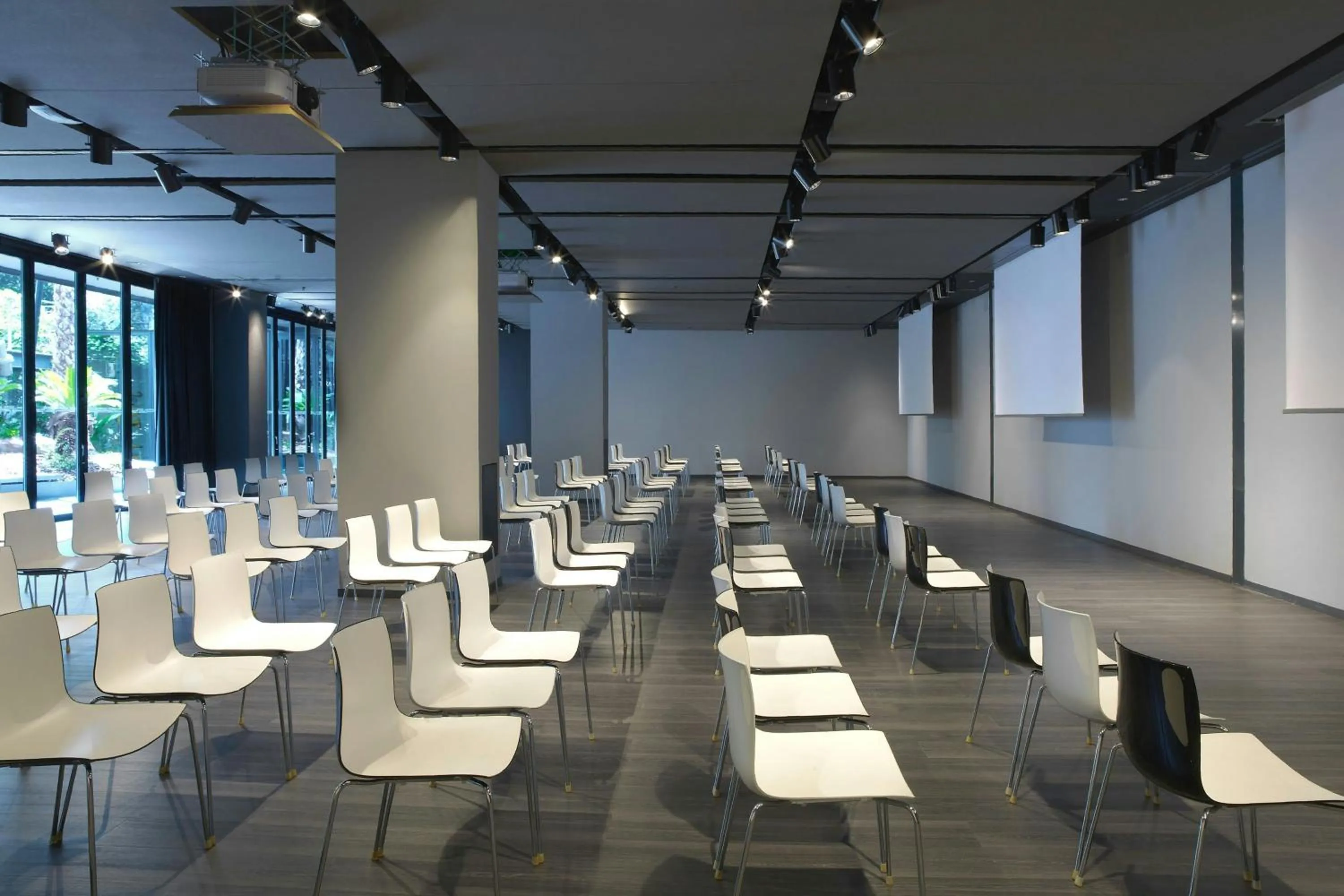 Meeting/conference room in Renaissance Barcelona Fira Hotel