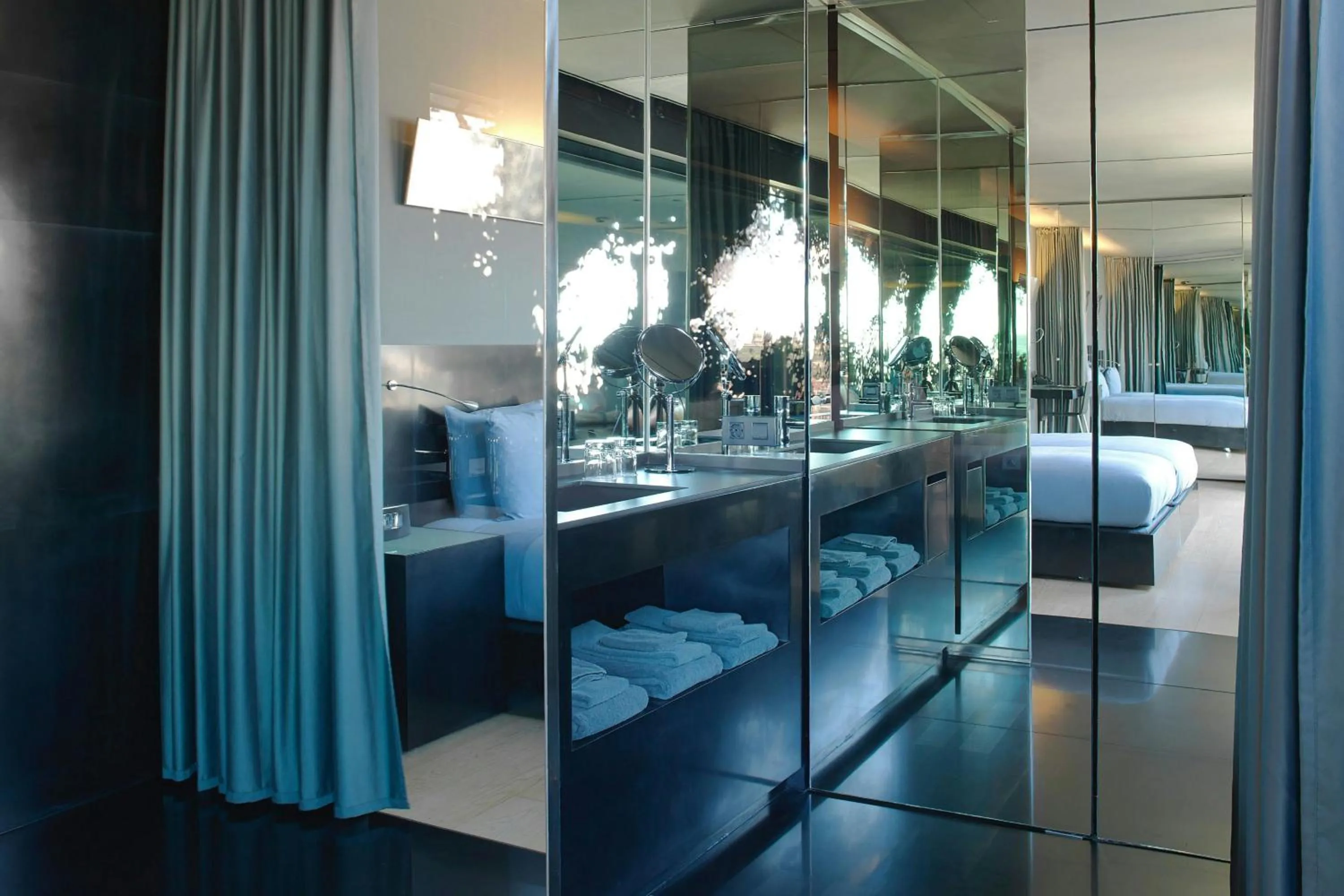 Photo of the whole room in Renaissance Barcelona Fira Hotel