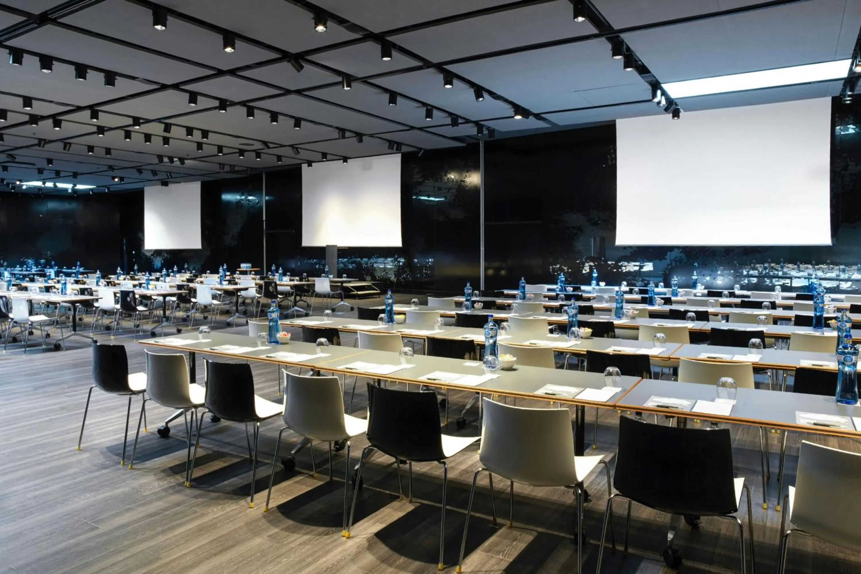 Meeting/conference room in Renaissance Barcelona Fira Hotel
