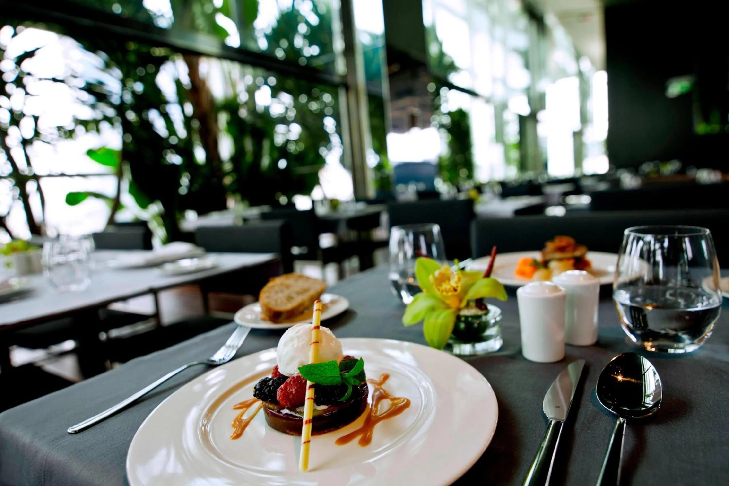 Restaurant/places to eat in Renaissance Barcelona Fira Hotel