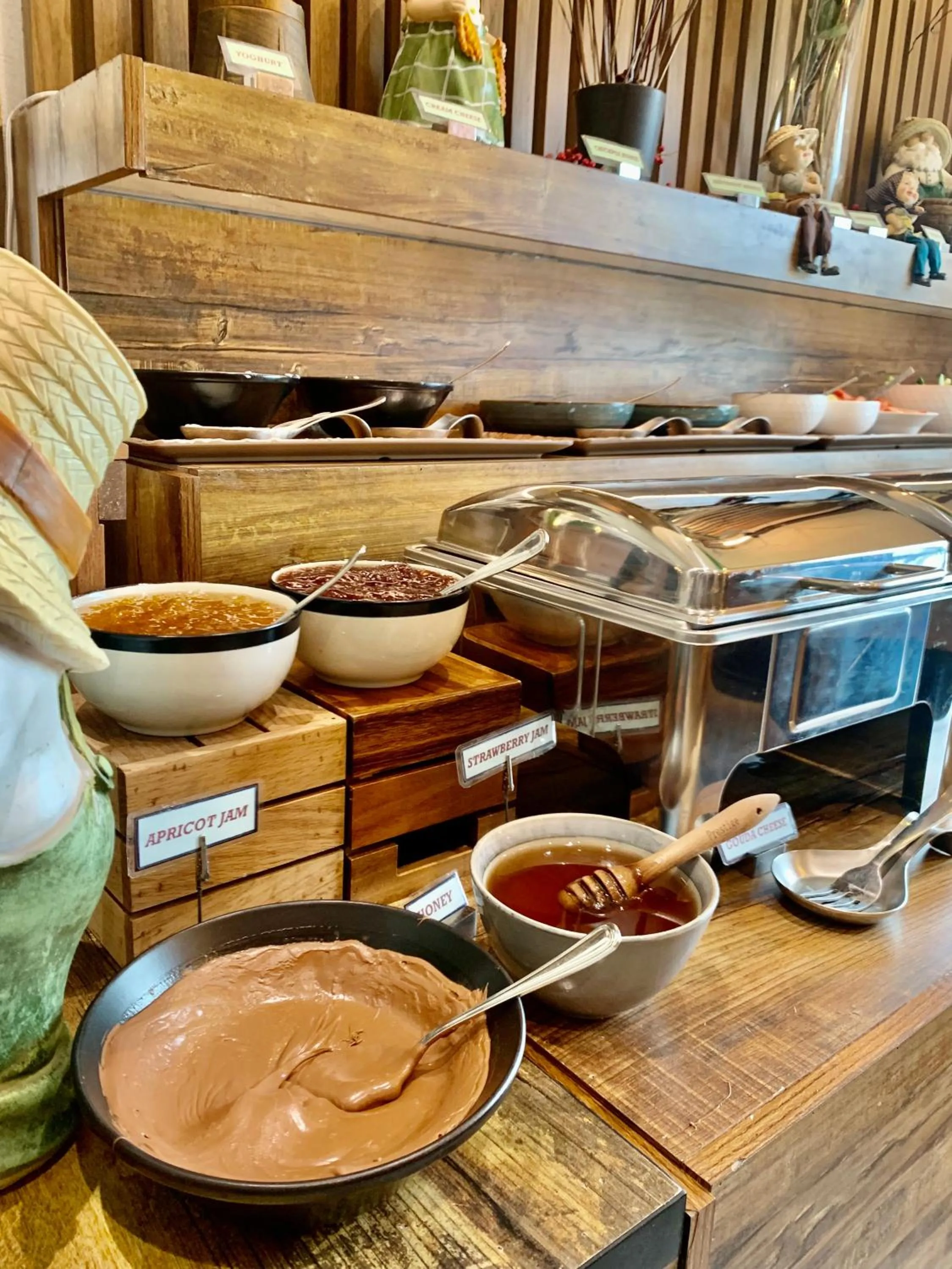 Restaurant/places to eat in Leva Hotel and Suites, Opposite Downtown