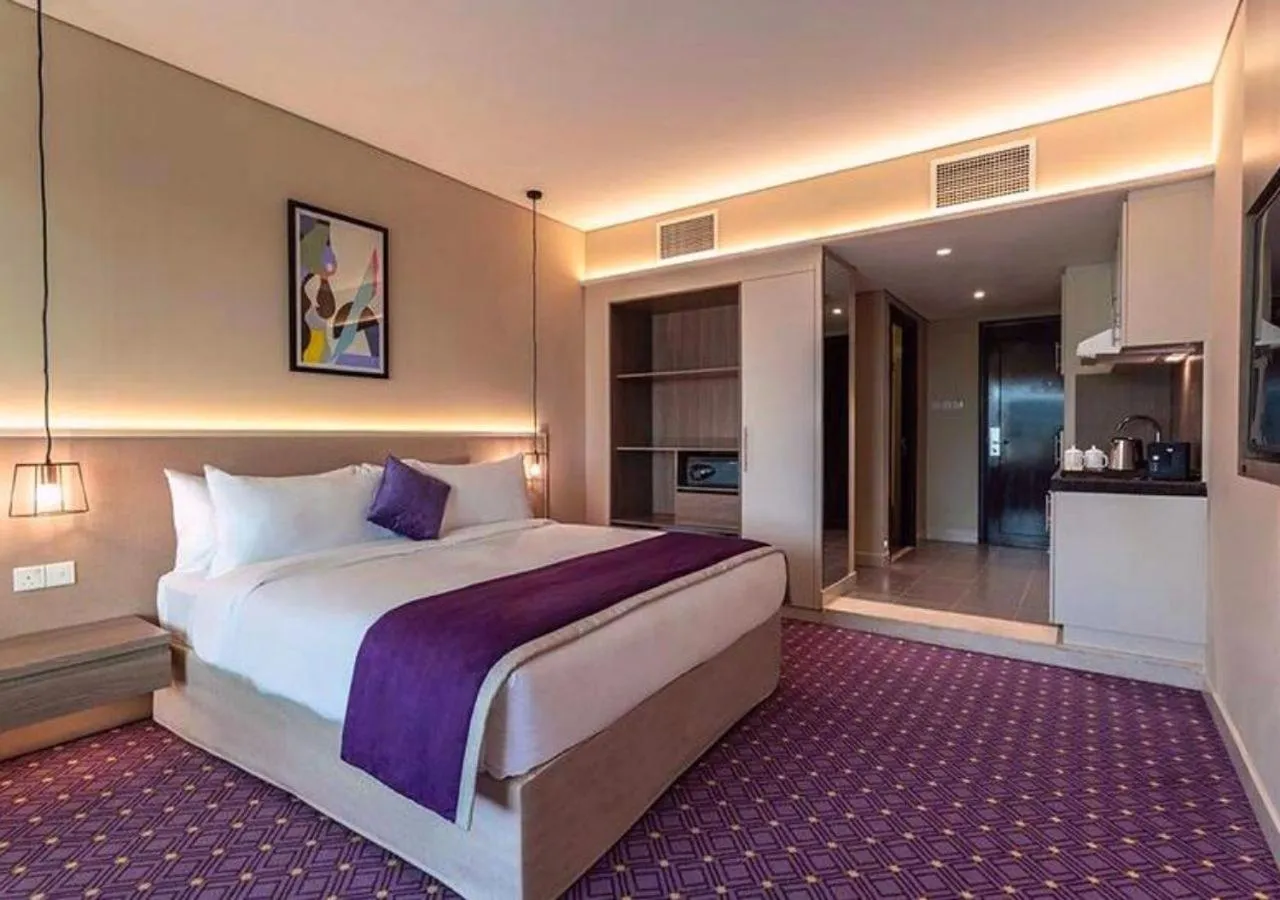 Bed in Leva Hotel and Suites, Opposite Downtown