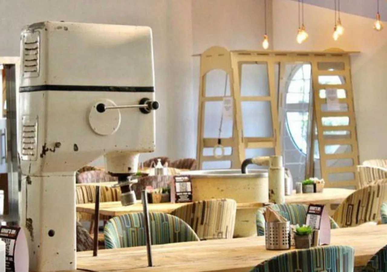 Restaurant/places to eat in Leva Hotel and Suites, Opposite Downtown