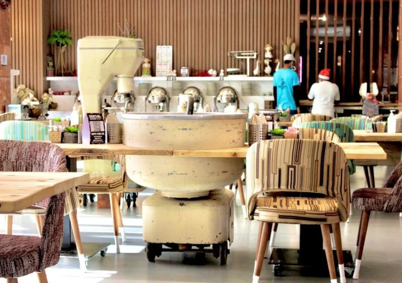 Restaurant/places to eat in Leva Hotel and Suites, Opposite Downtown