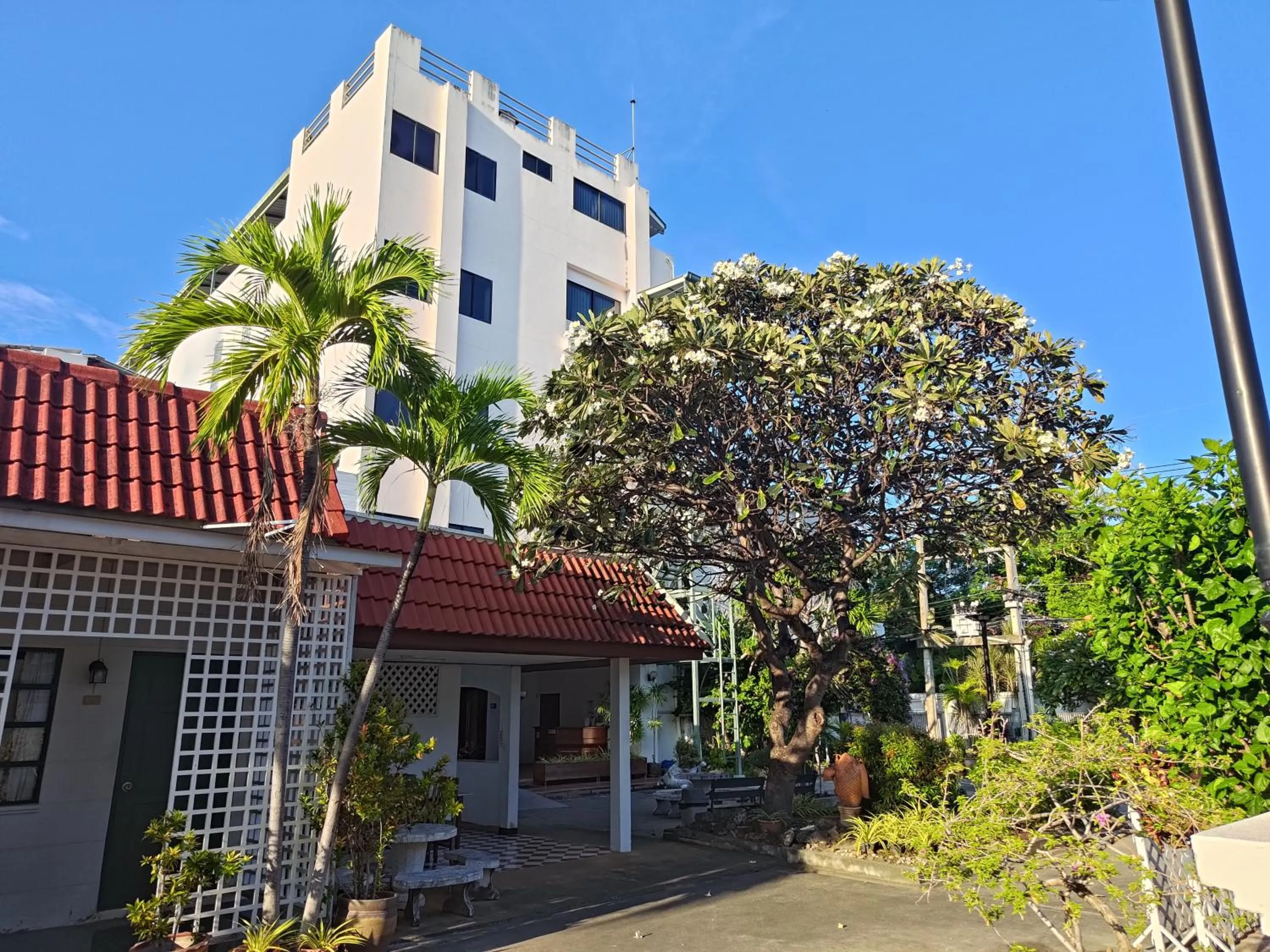 Puangpen Villa Hotel