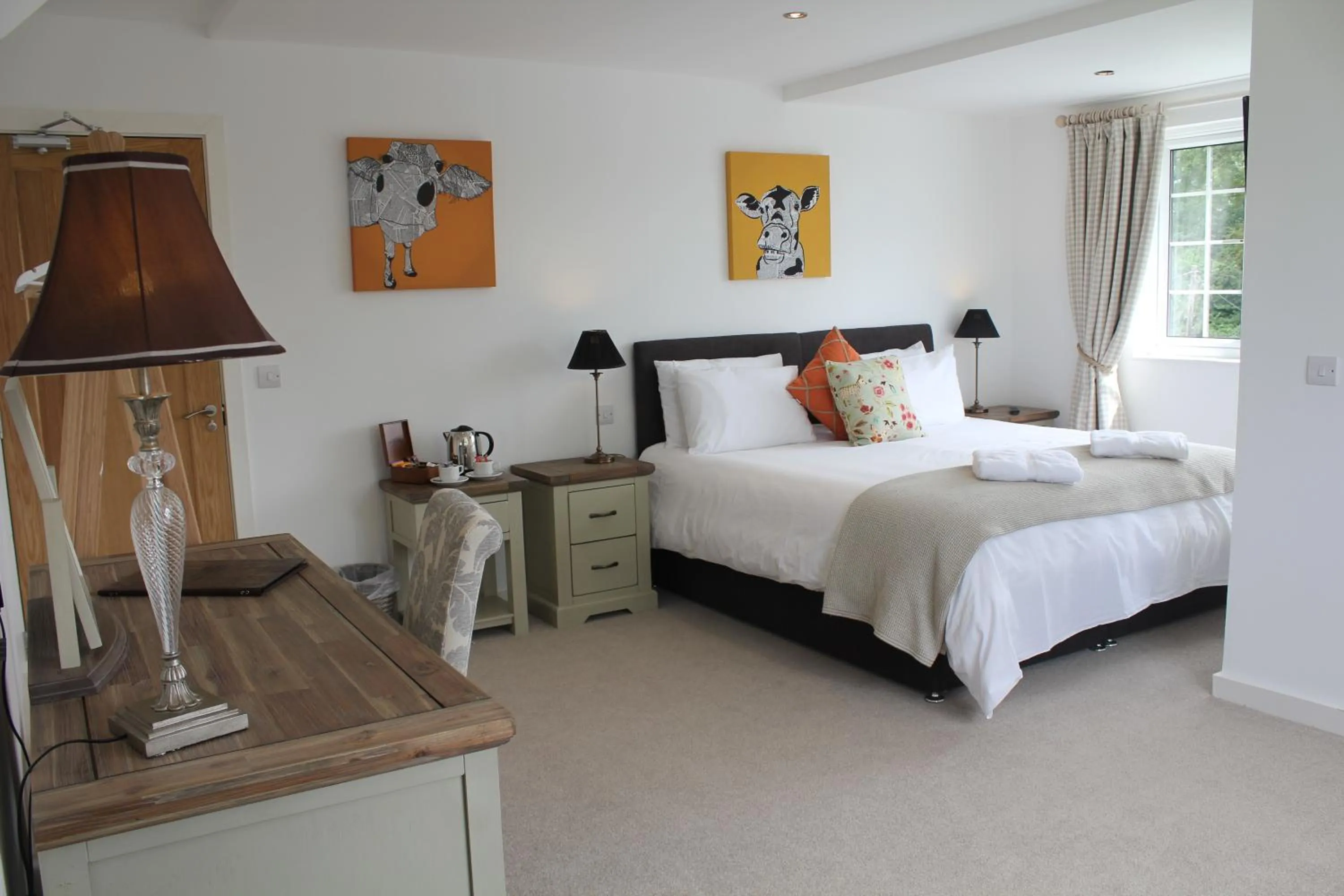 Day, Bed in Three Horseshoes Country Inn