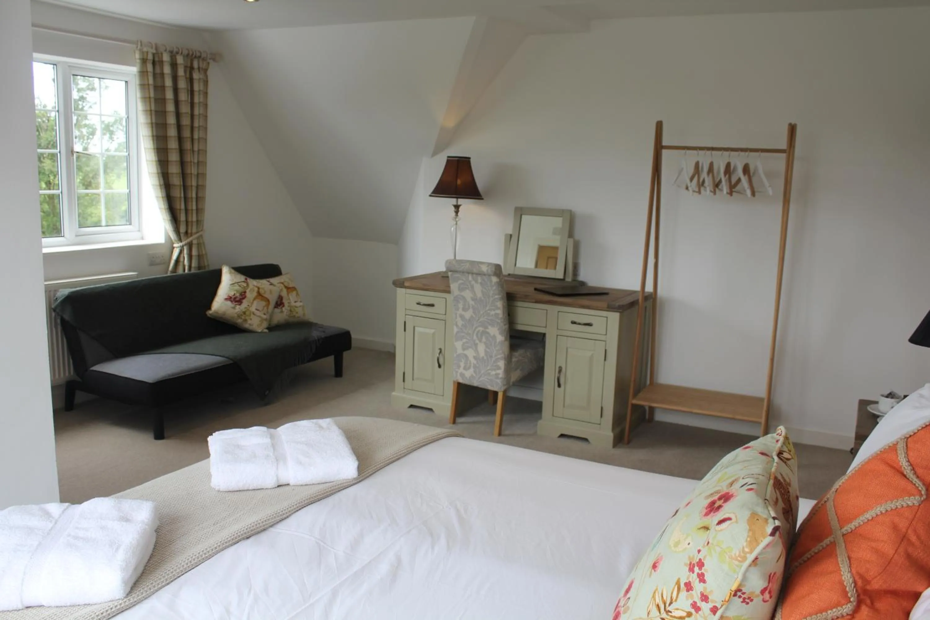 Day, Bed in Three Horseshoes Country Inn