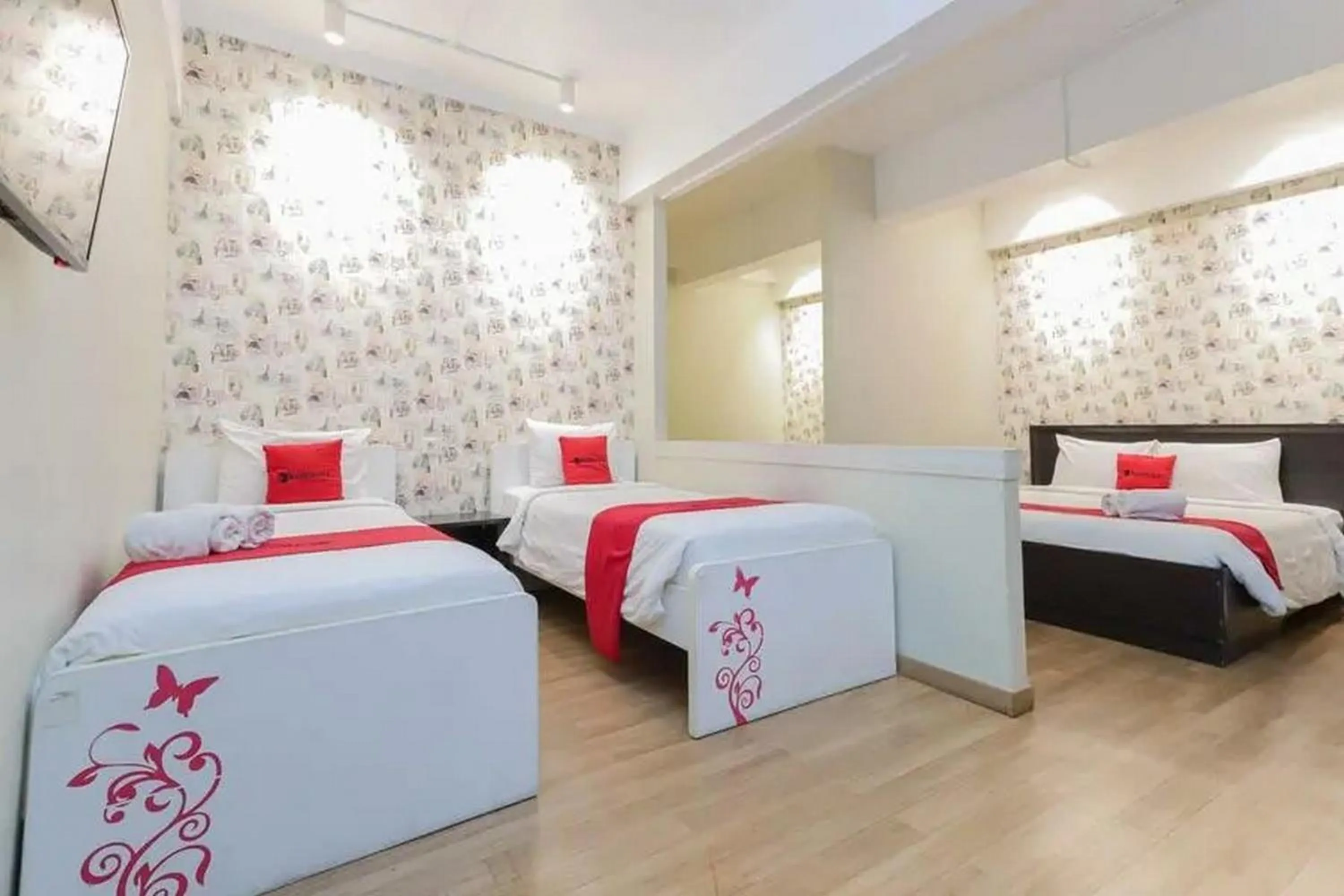 Bedroom, Bed in RedDoorz Plus at Riverside Malang