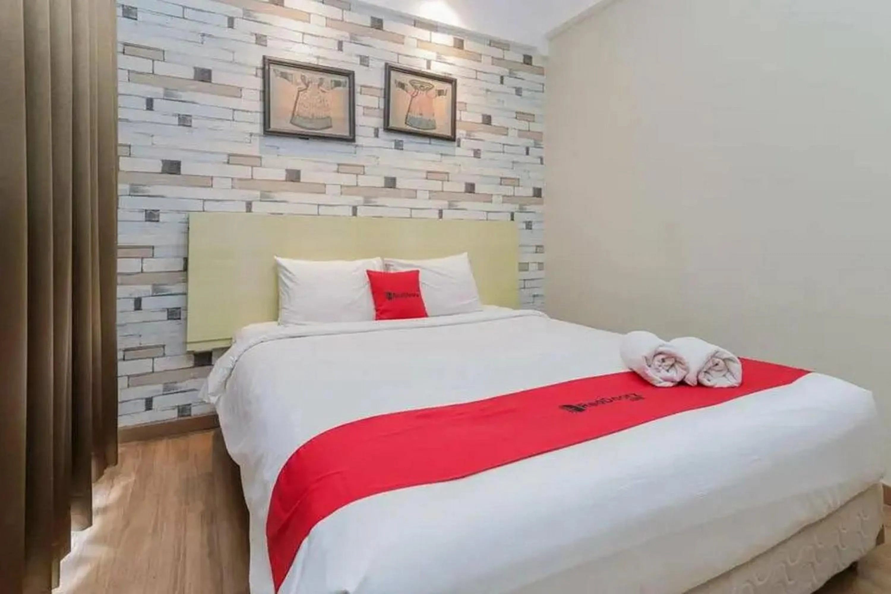 Bedroom, Bed in RedDoorz Plus at Riverside Malang