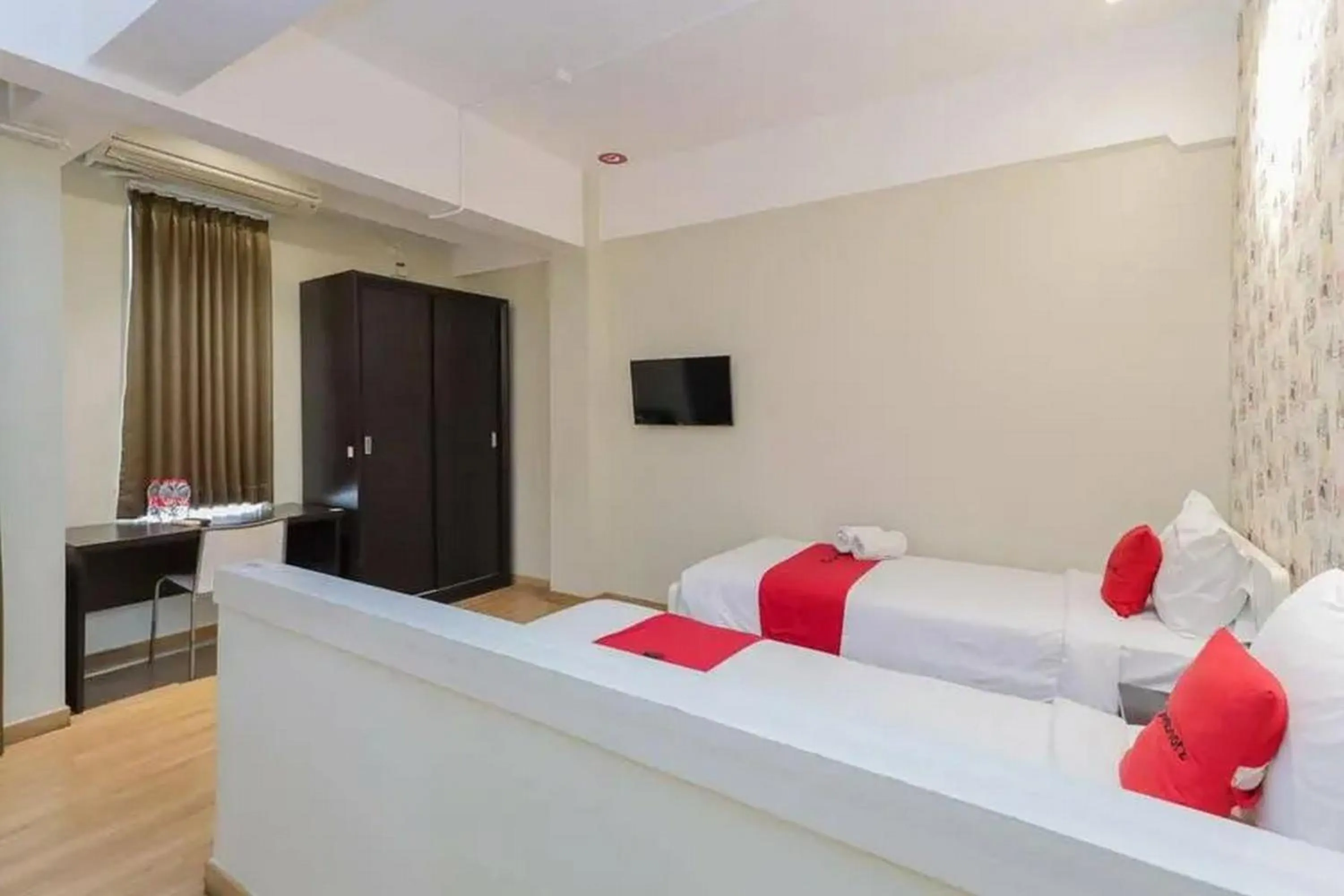 Bedroom, Bed in RedDoorz Plus at Riverside Malang