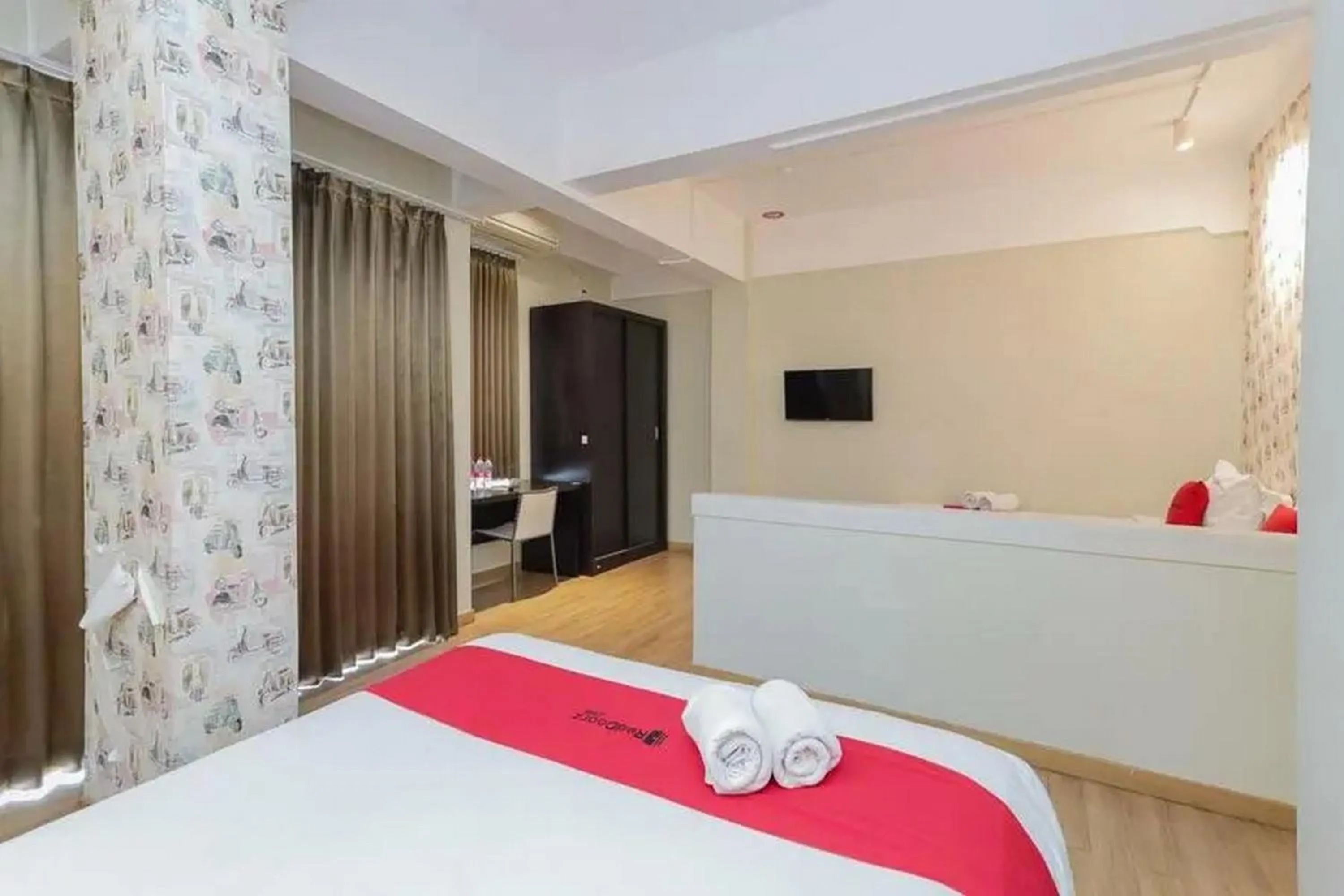 Bedroom, Bed in RedDoorz Plus at Riverside Malang