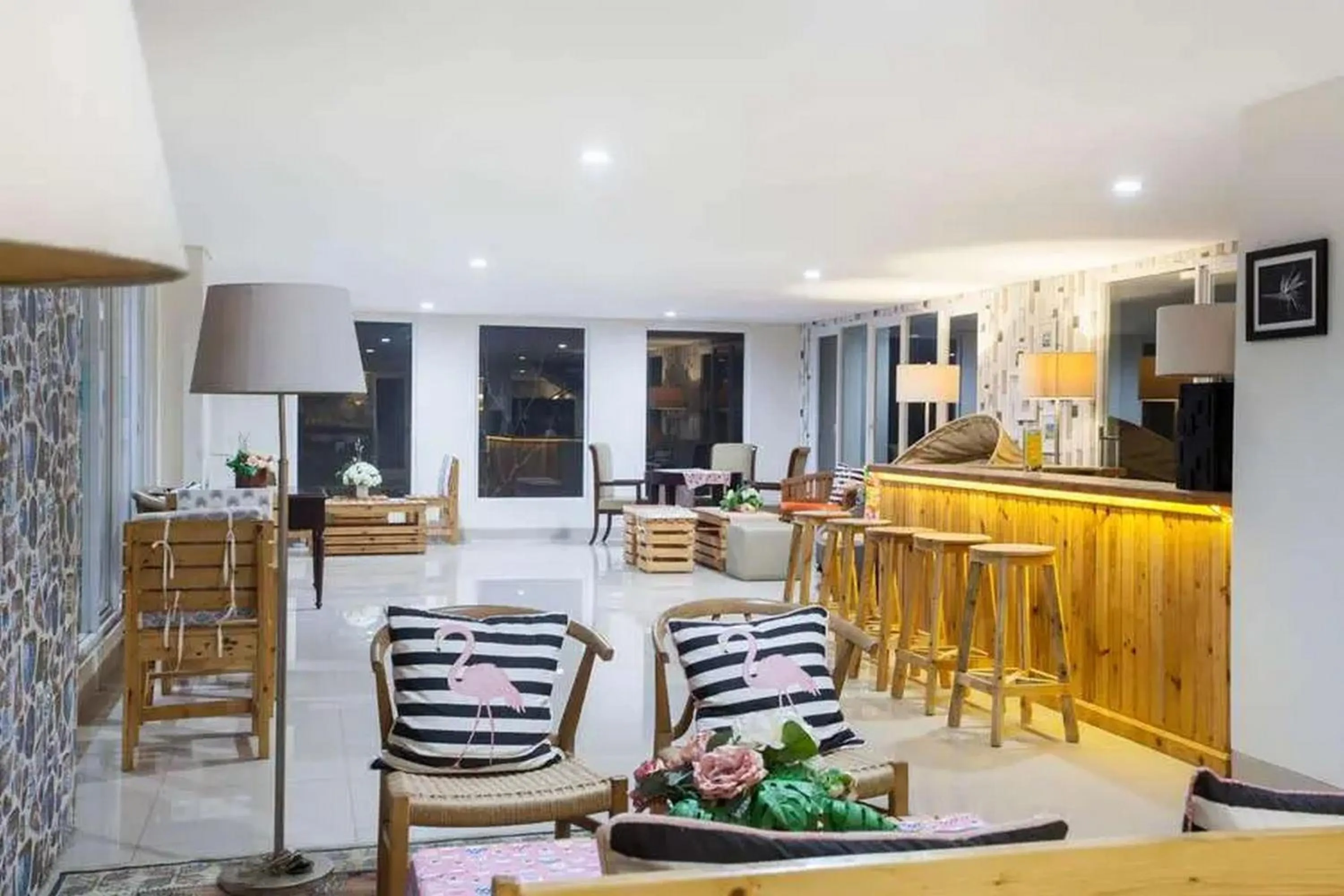 Dining area in RedDoorz Plus at Riverside Malang