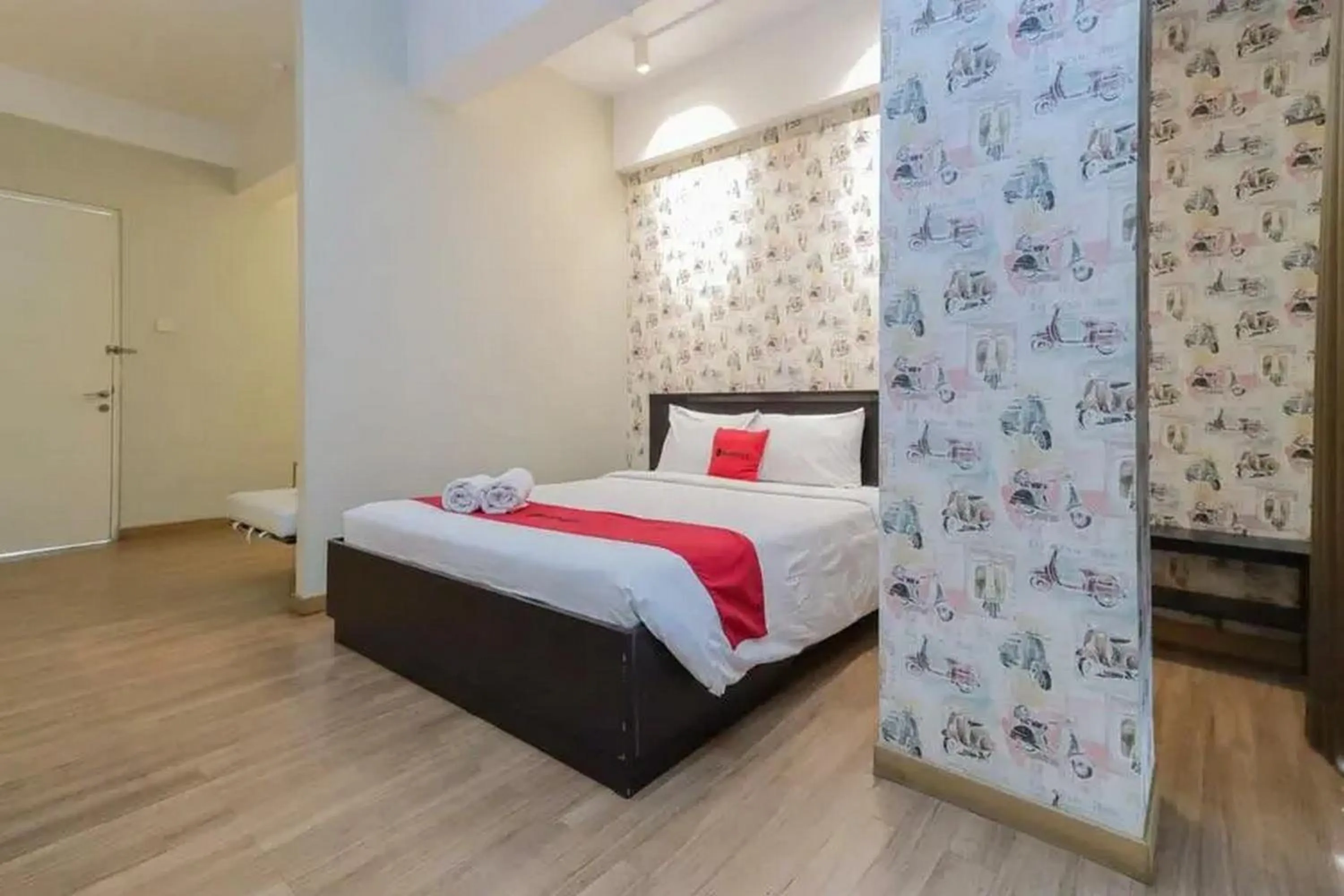 Bedroom, Bed in RedDoorz Plus at Riverside Malang