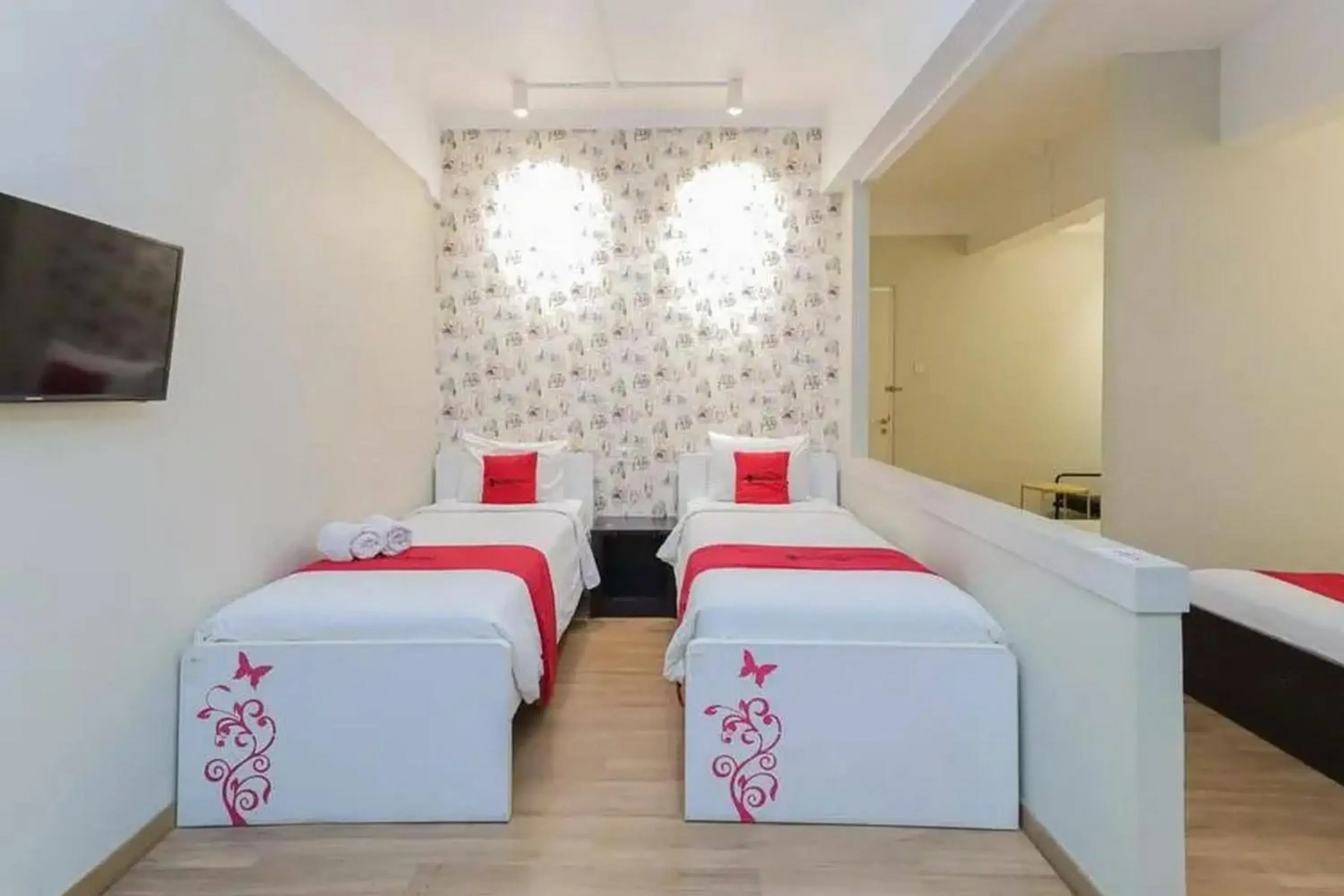 Family Suite in RedDoorz Plus at Riverside Malang Family Suite in RedDoorz Plus at Riverside Malang