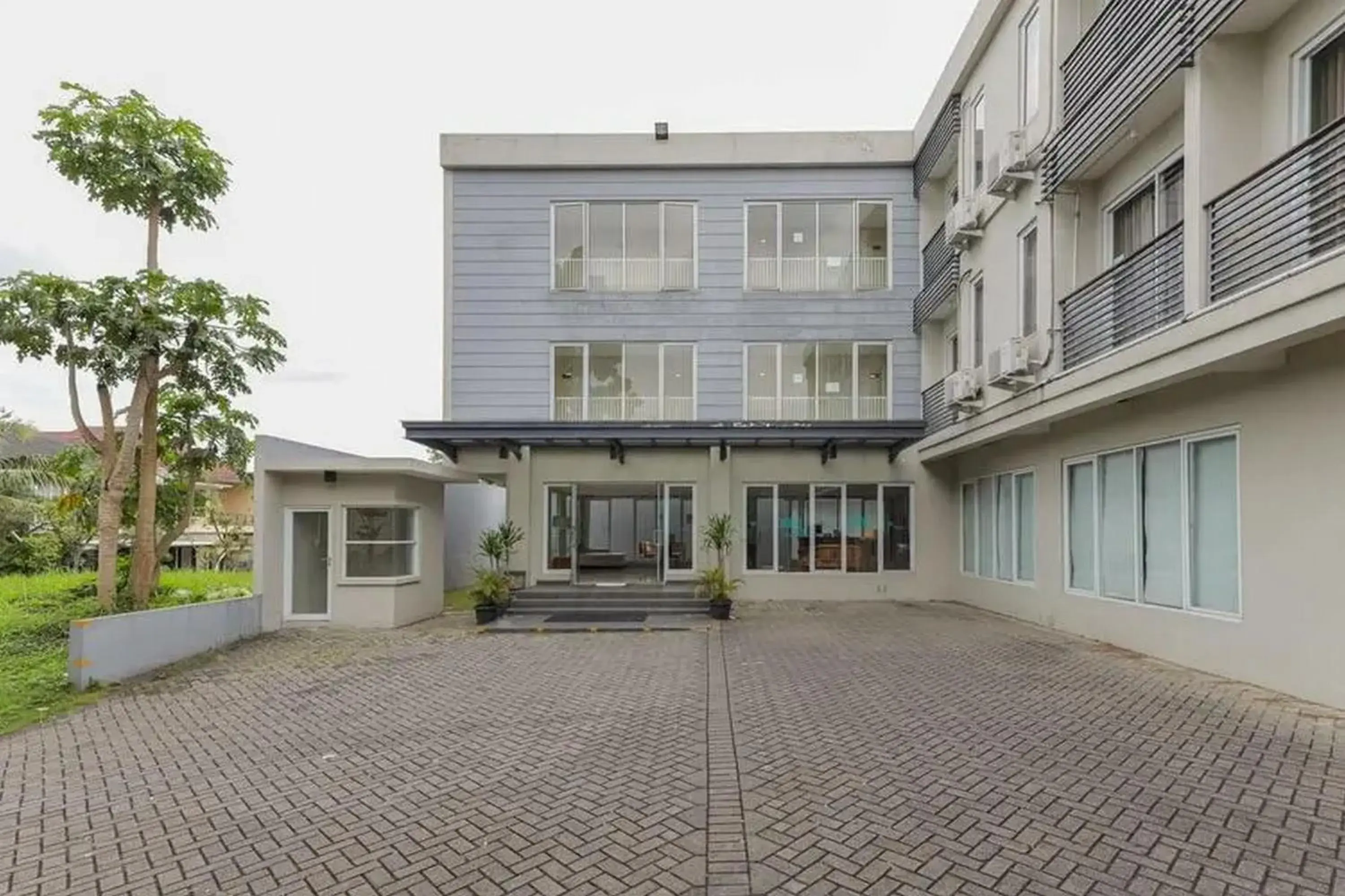 Property building in RedDoorz Plus at Riverside Malang Property building in RedDoorz Plus at Riverside Malang