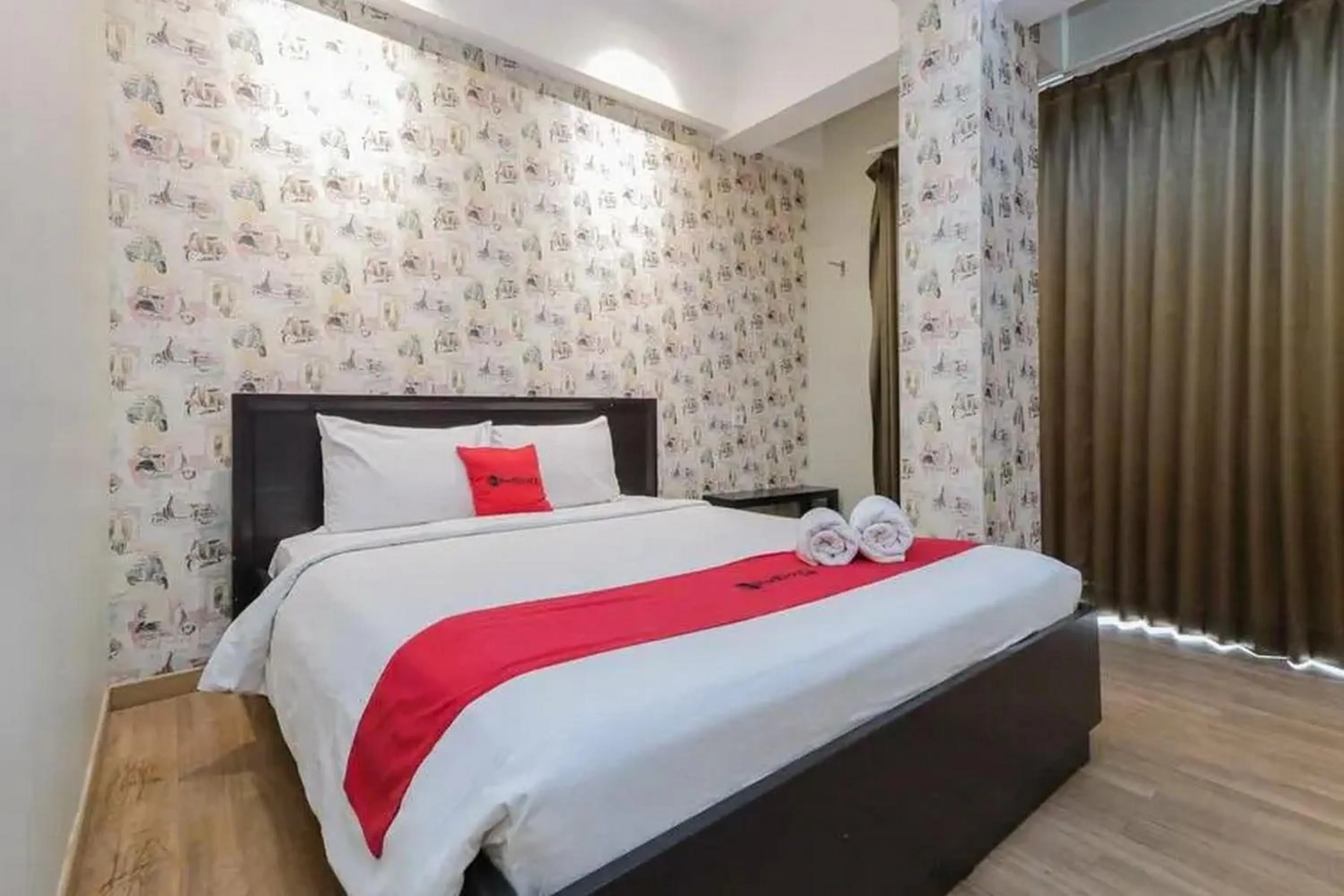 Bedroom, Bed in RedDoorz Plus at Riverside Malang