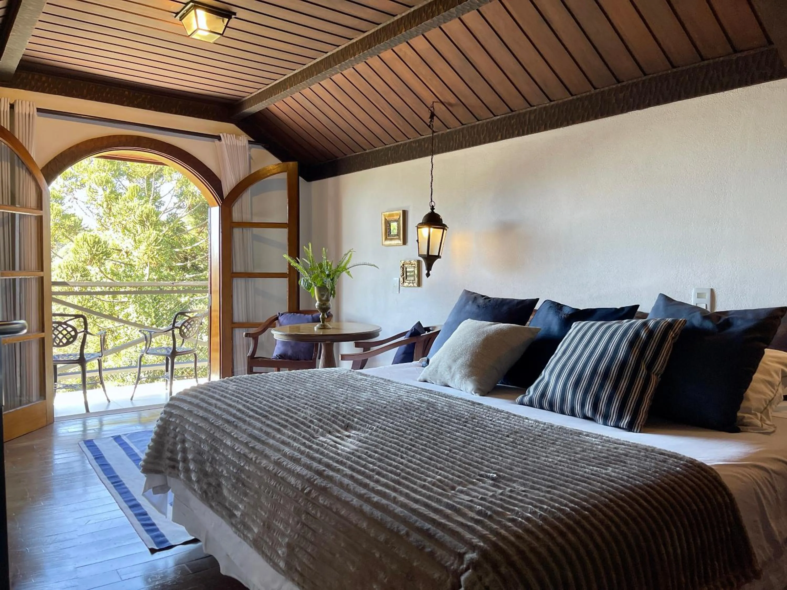 Bedroom, Bed in Alma Hotel