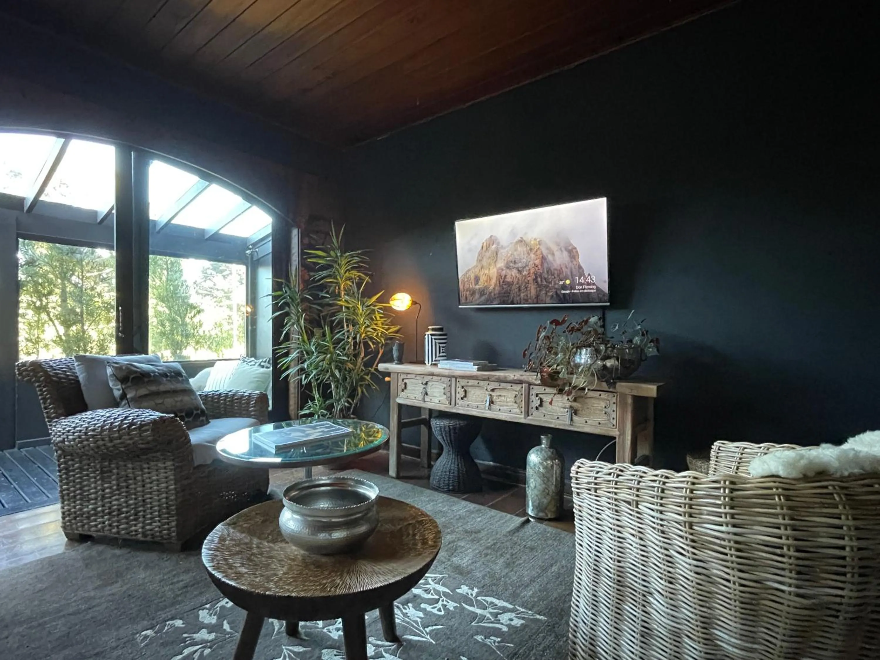 Communal lounge/ TV room in Alma Hotel