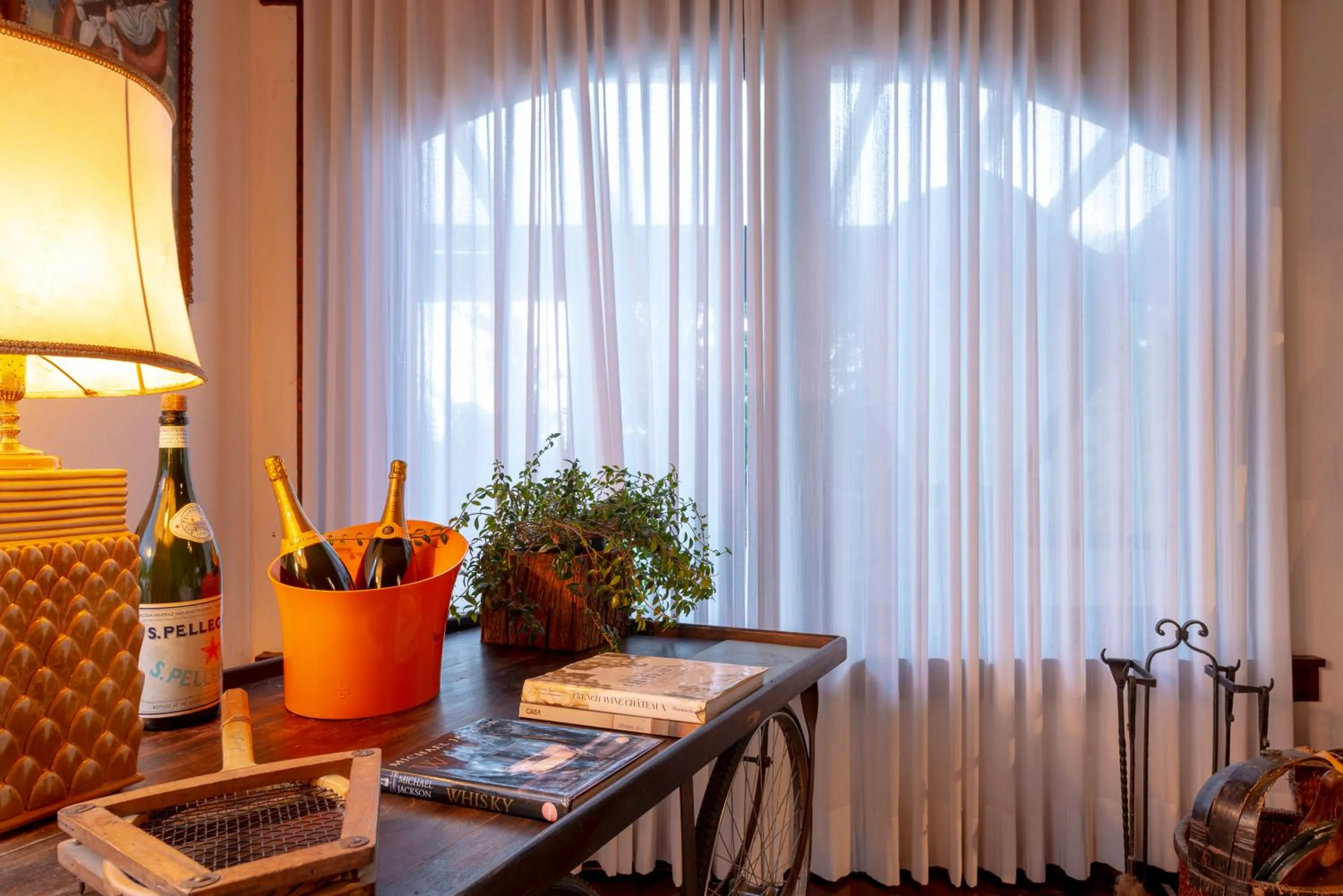 Decorative detail in Alma Hotel