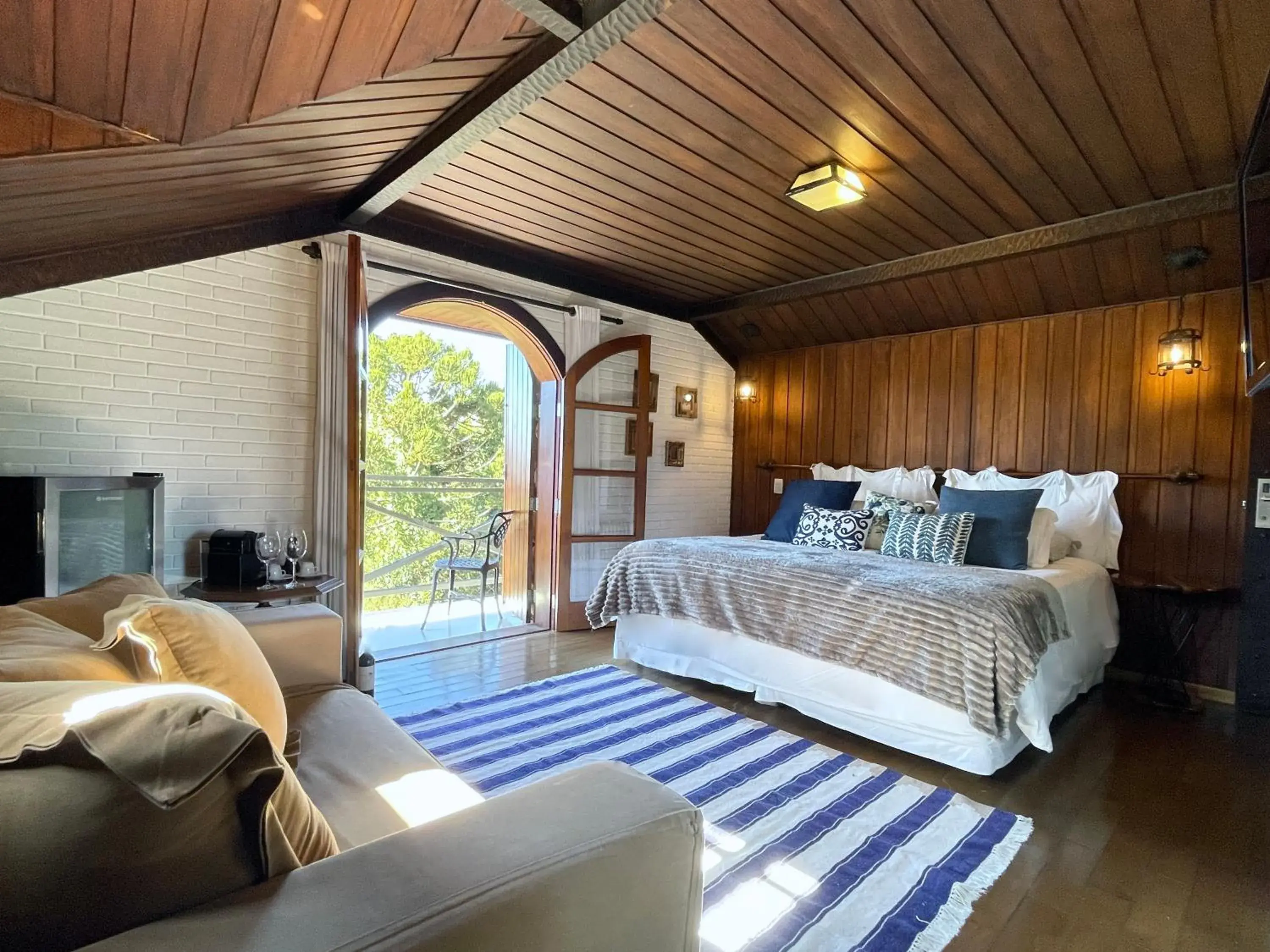 Deluxe Suite in Alma Hotel Deluxe Suite in Alma Hotel