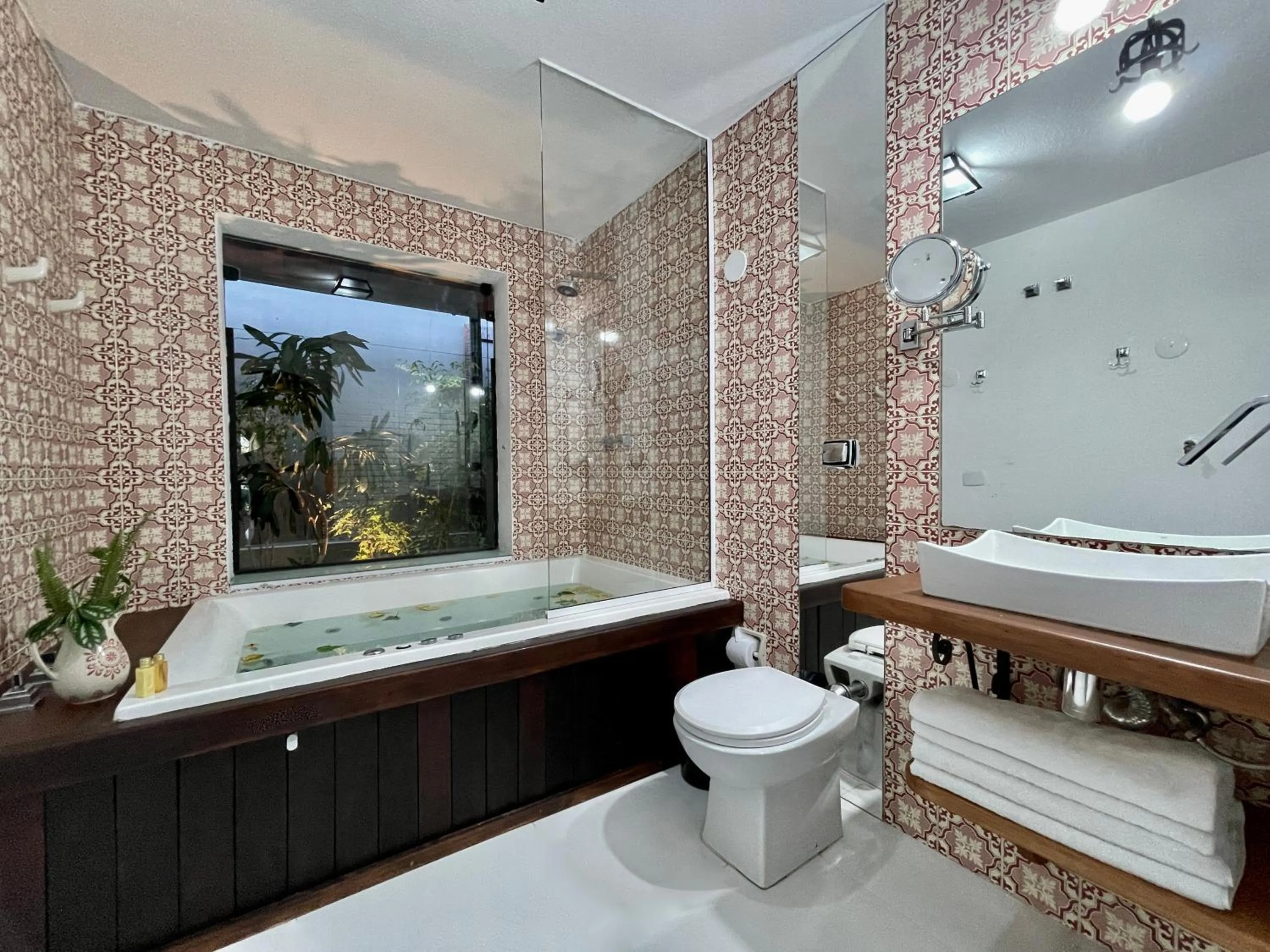 Bathroom in Alma Hotel