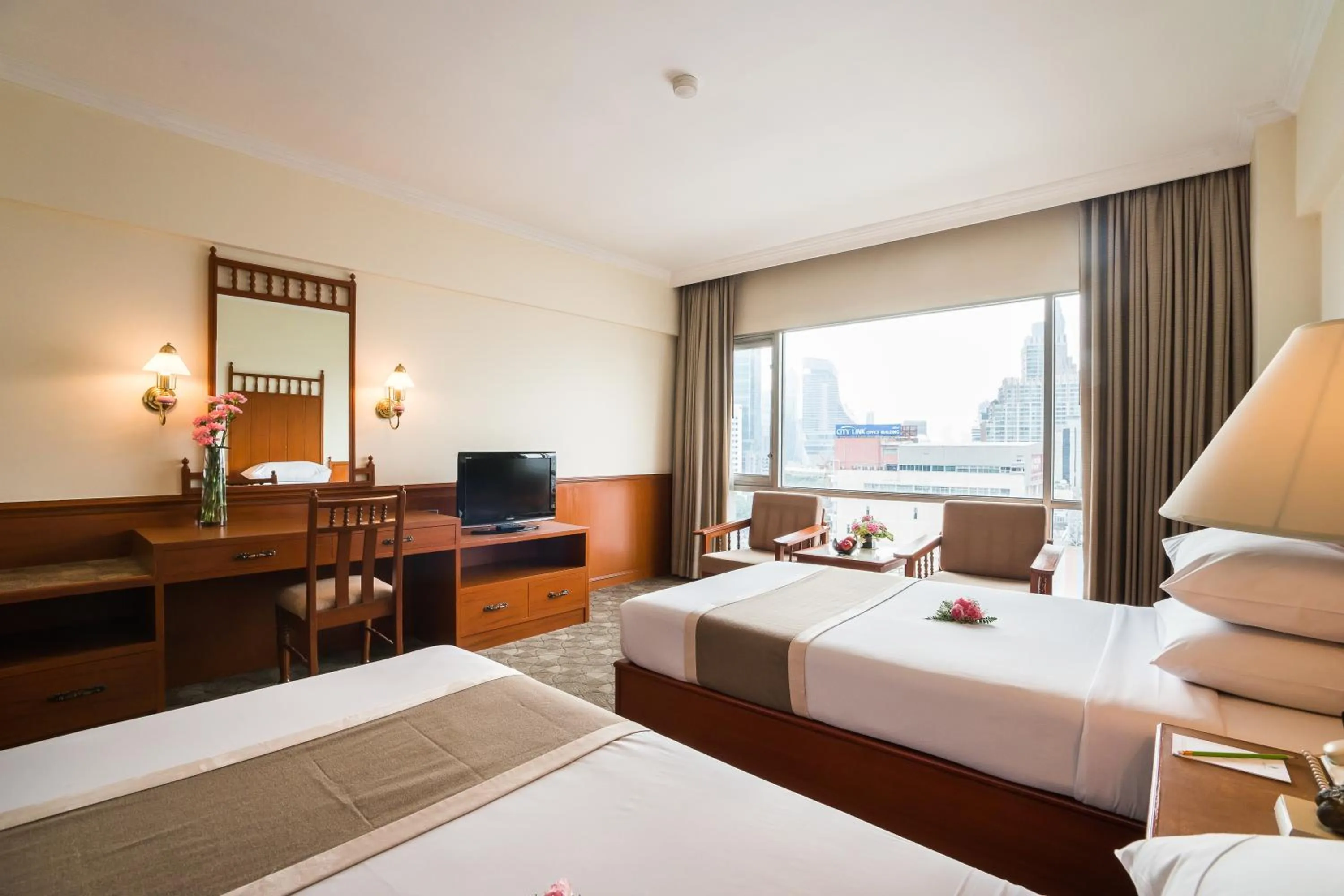 Bedroom, Bed in Bangkok Palace Hotel