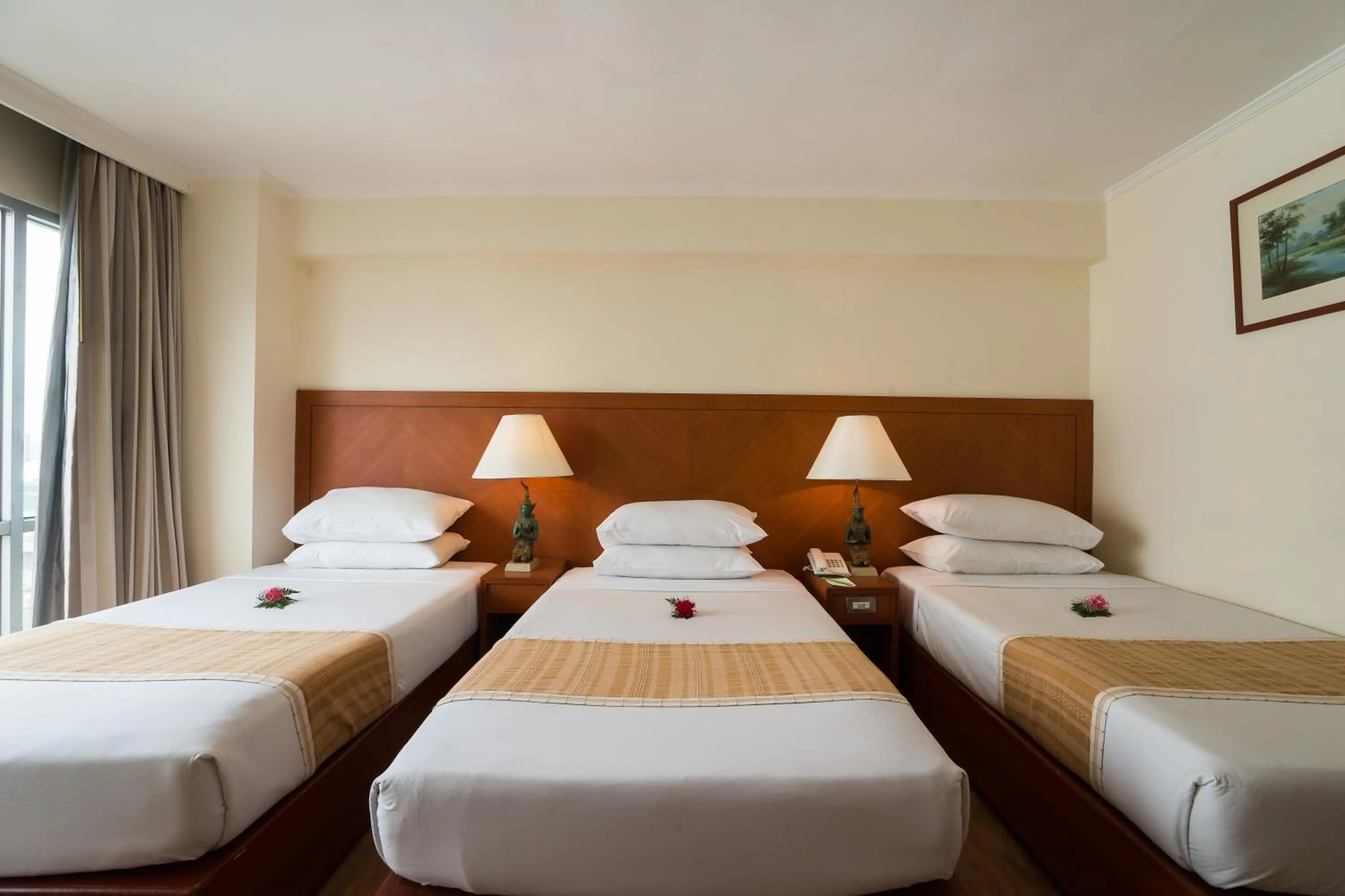 Bed in Bangkok Palace Hotel