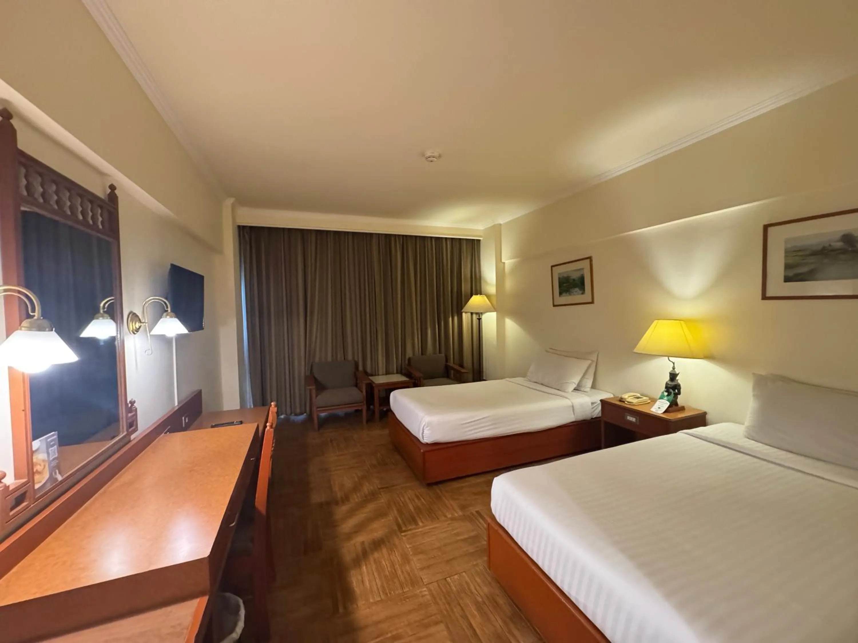 Bed in Bangkok Palace Hotel