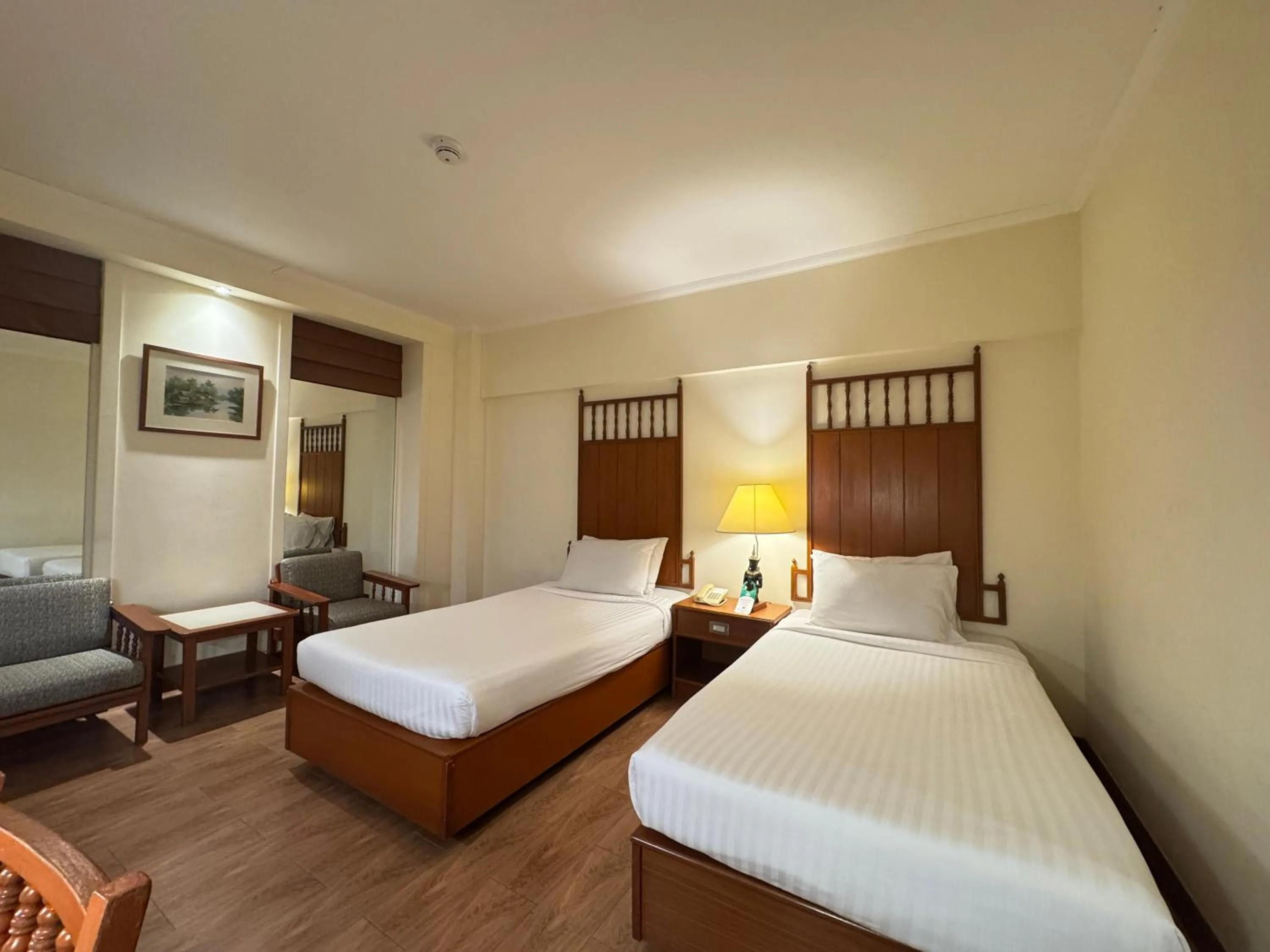 Bedroom, Bed in Bangkok Palace Hotel