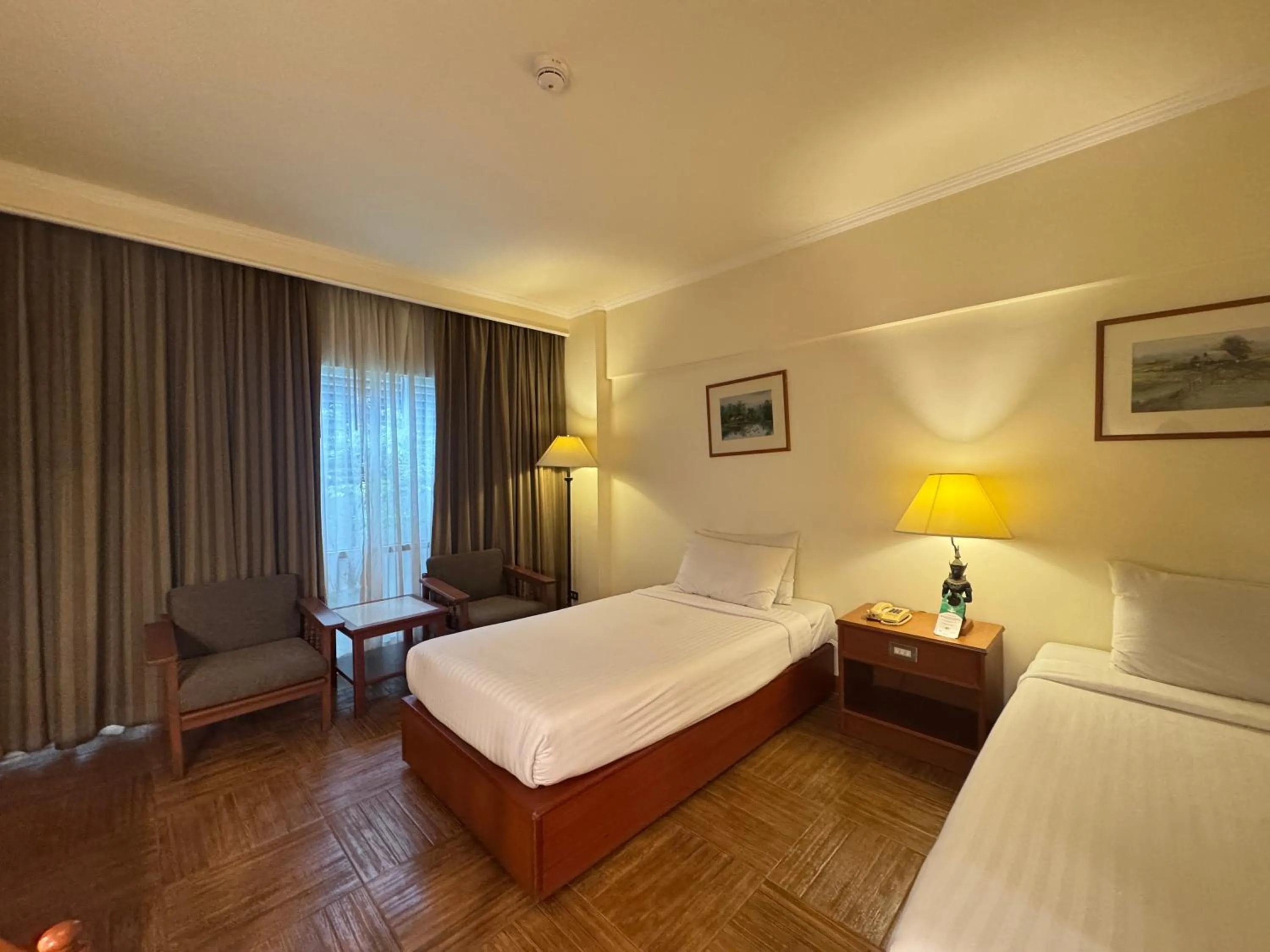 Bed in Bangkok Palace Hotel