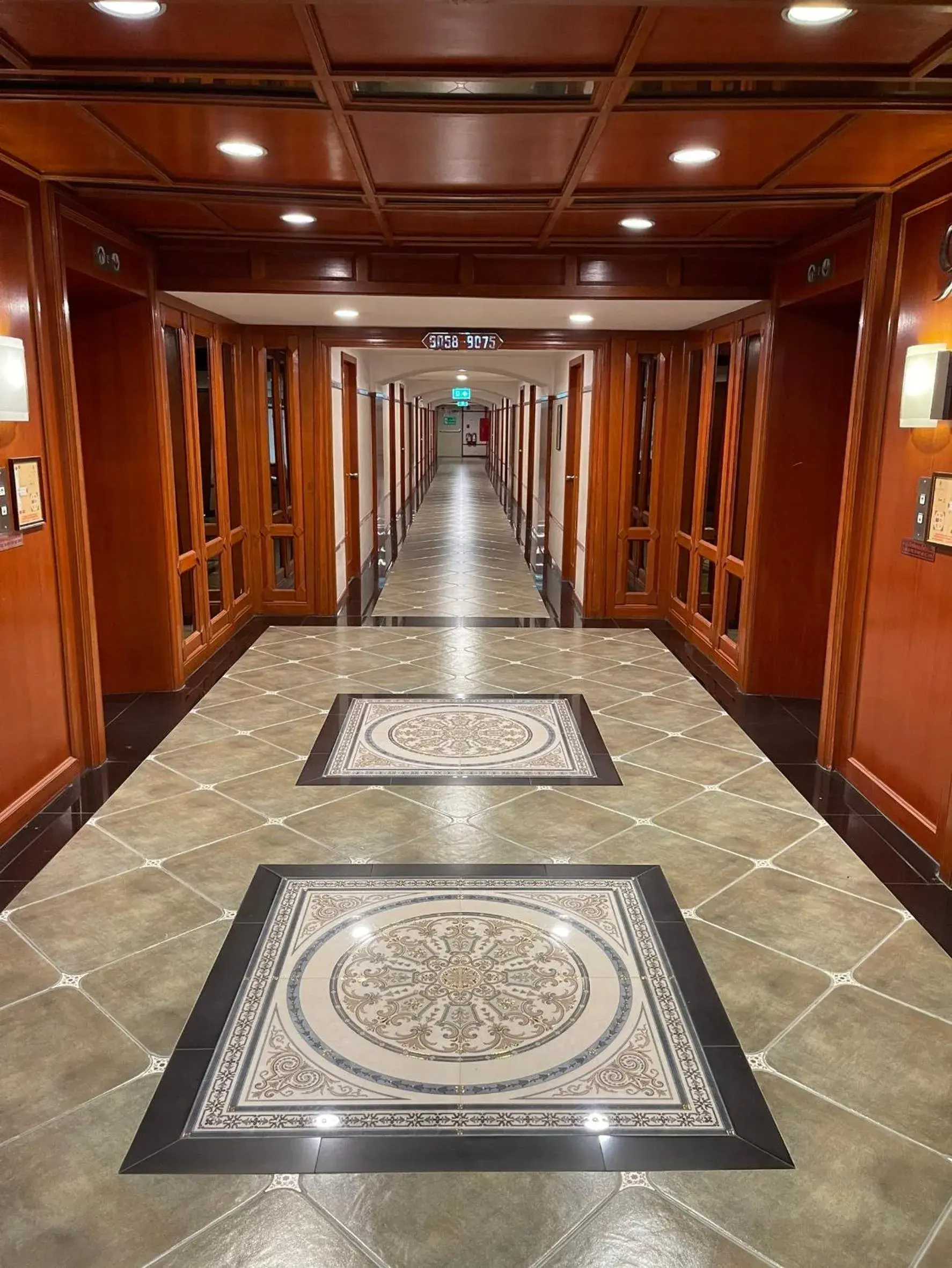 Property building in Bangkok Palace Hotel Property building in Bangkok Palace Hotel