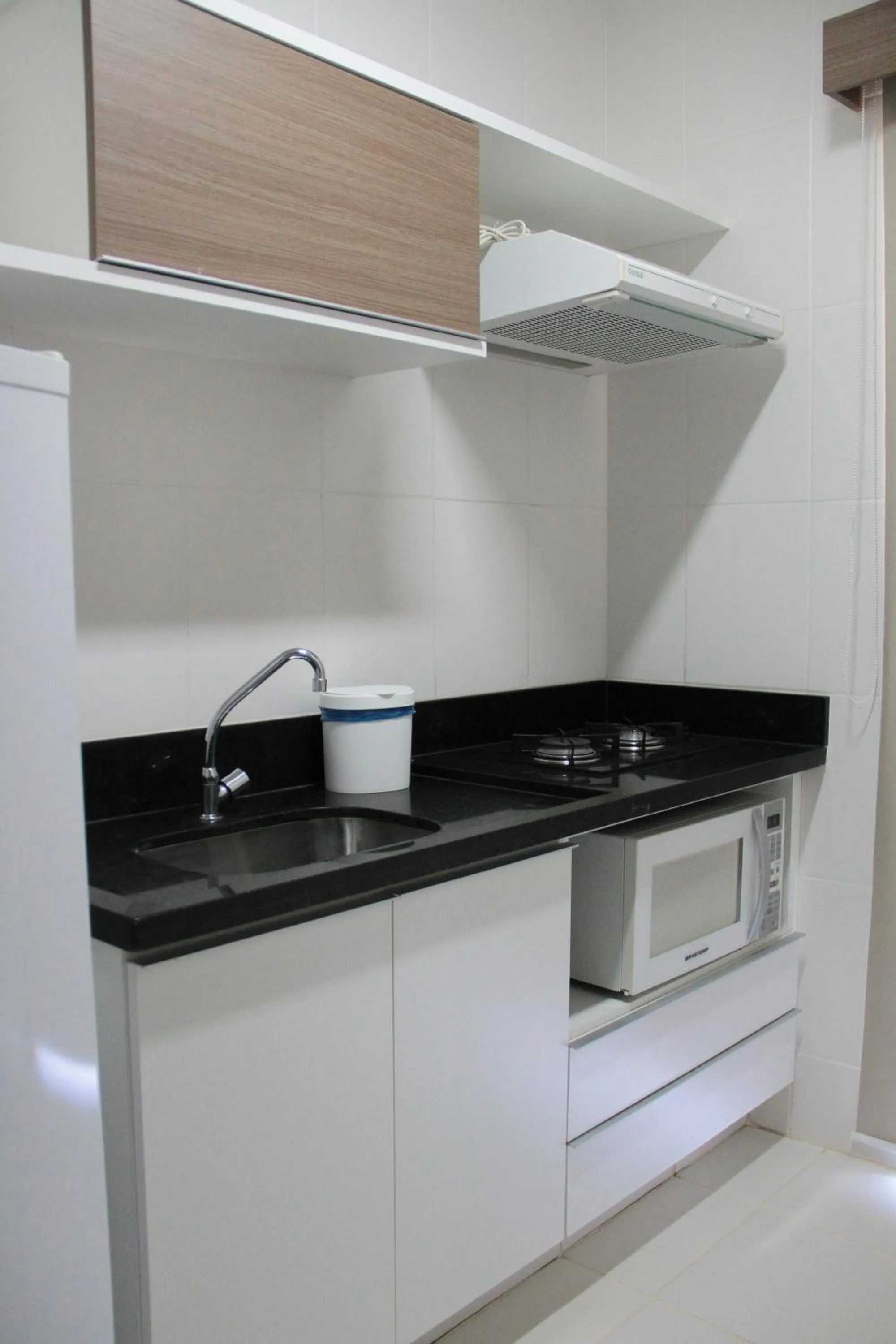 Kitchen or kitchenette in Veredas do Rio Quente Flat
